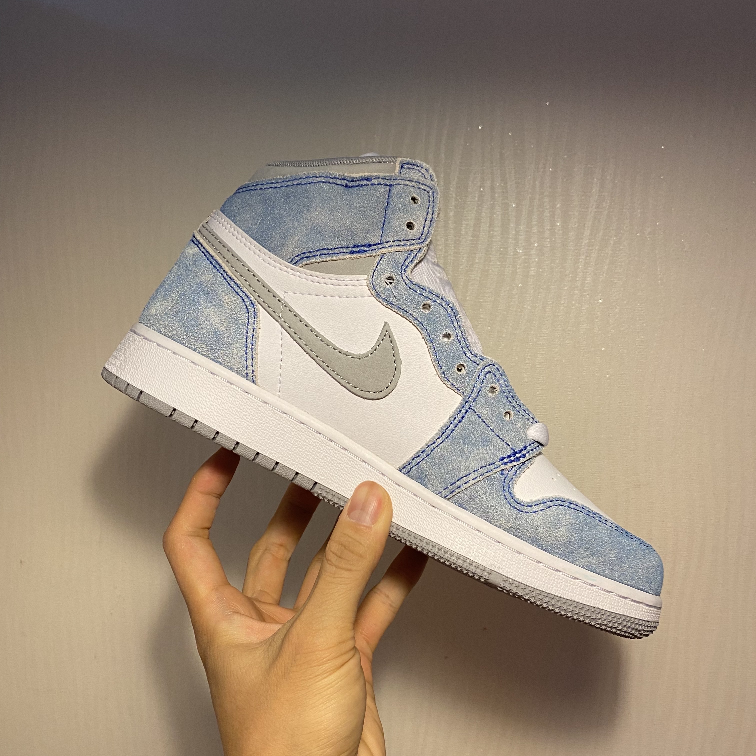 (GS) Jordan 1 Retro High OG Hyper Royal 착용 스타일 - 5