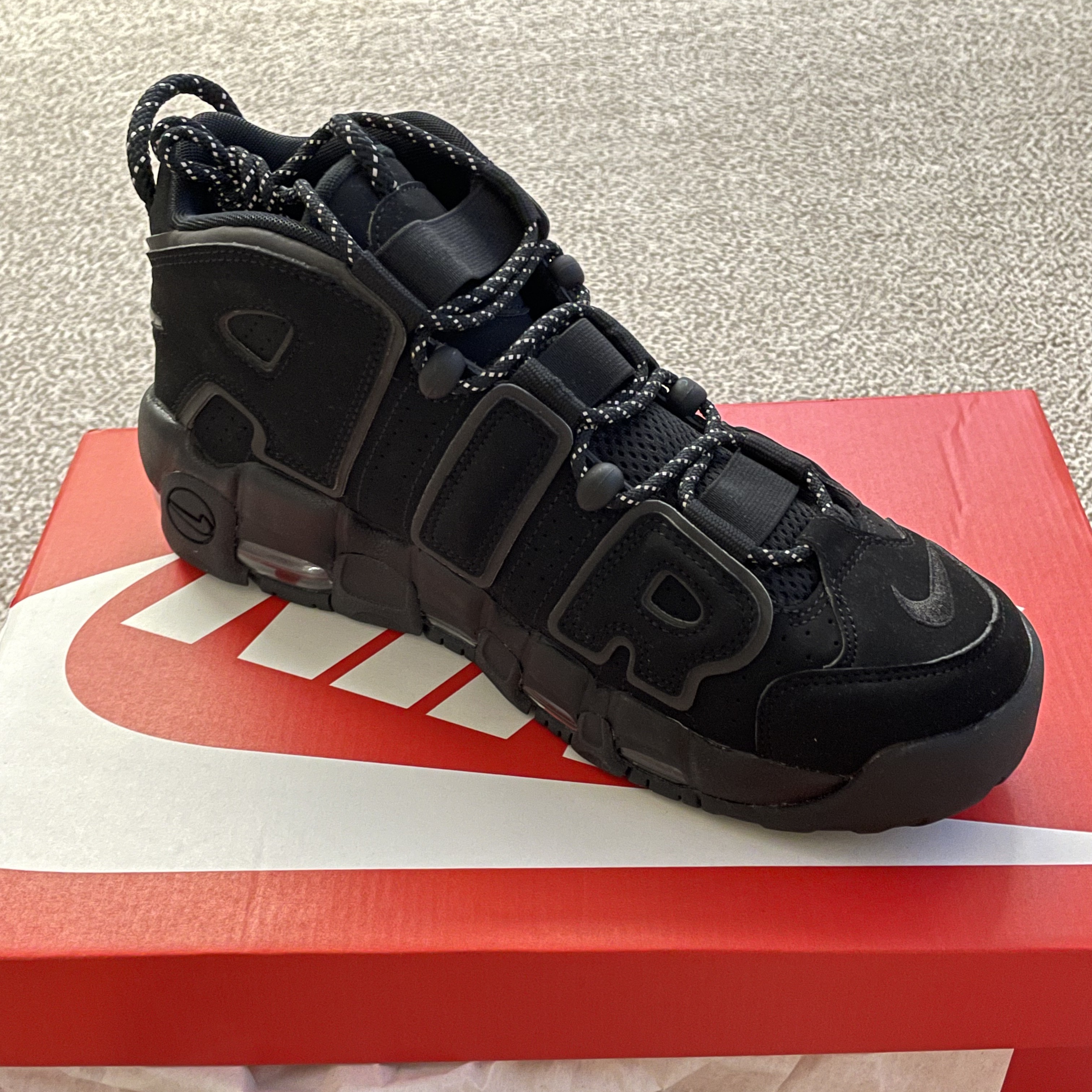 Nike Air More Uptempo Black Reflective 2017/2018 착용 스타일 - 1