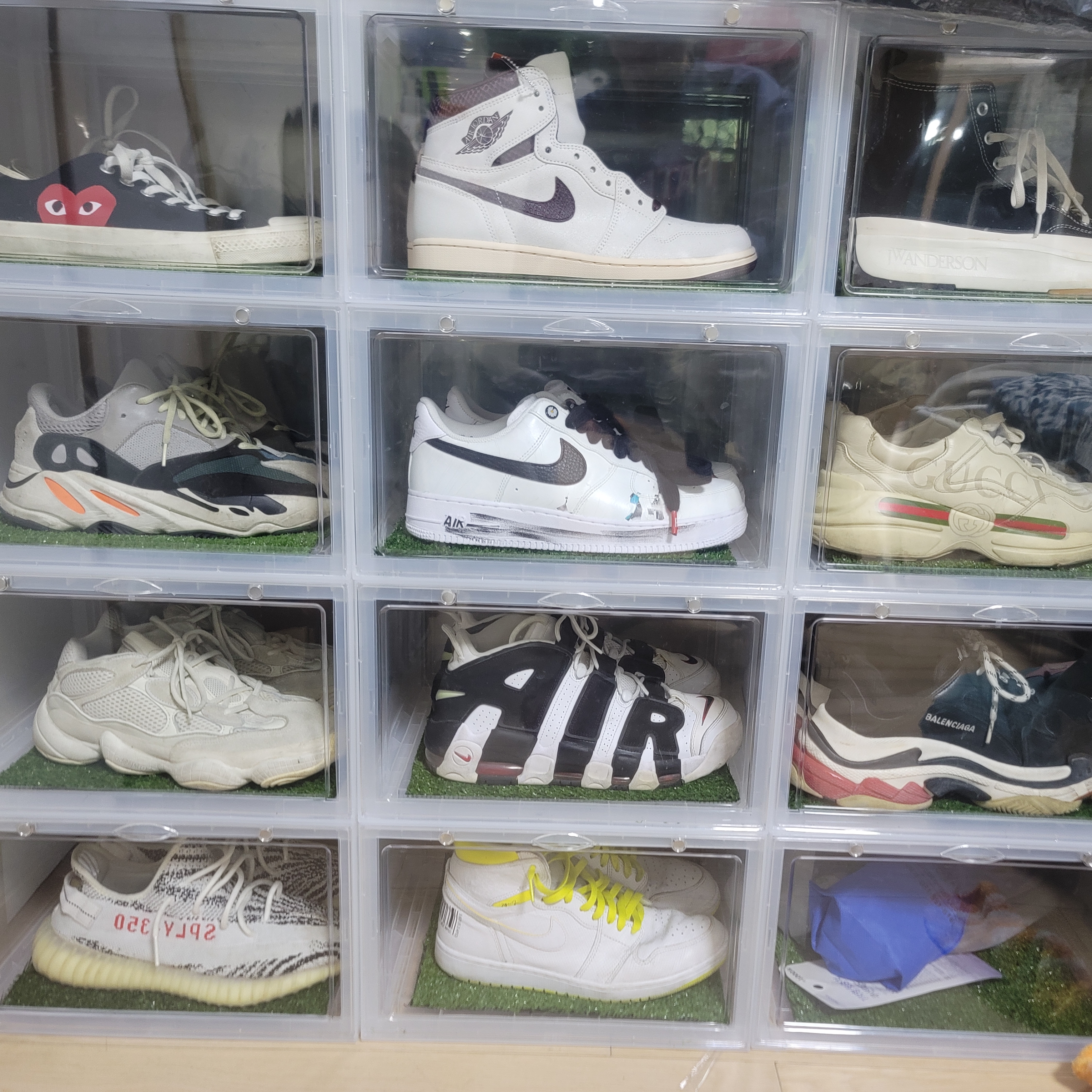 Jordan 1 x A Ma Maniere Retro High OG SP Sail and Burgundy, Nike x Peaceminusone Air Force 1 Low Para-Noise 2.0 착용 스타일 - 2