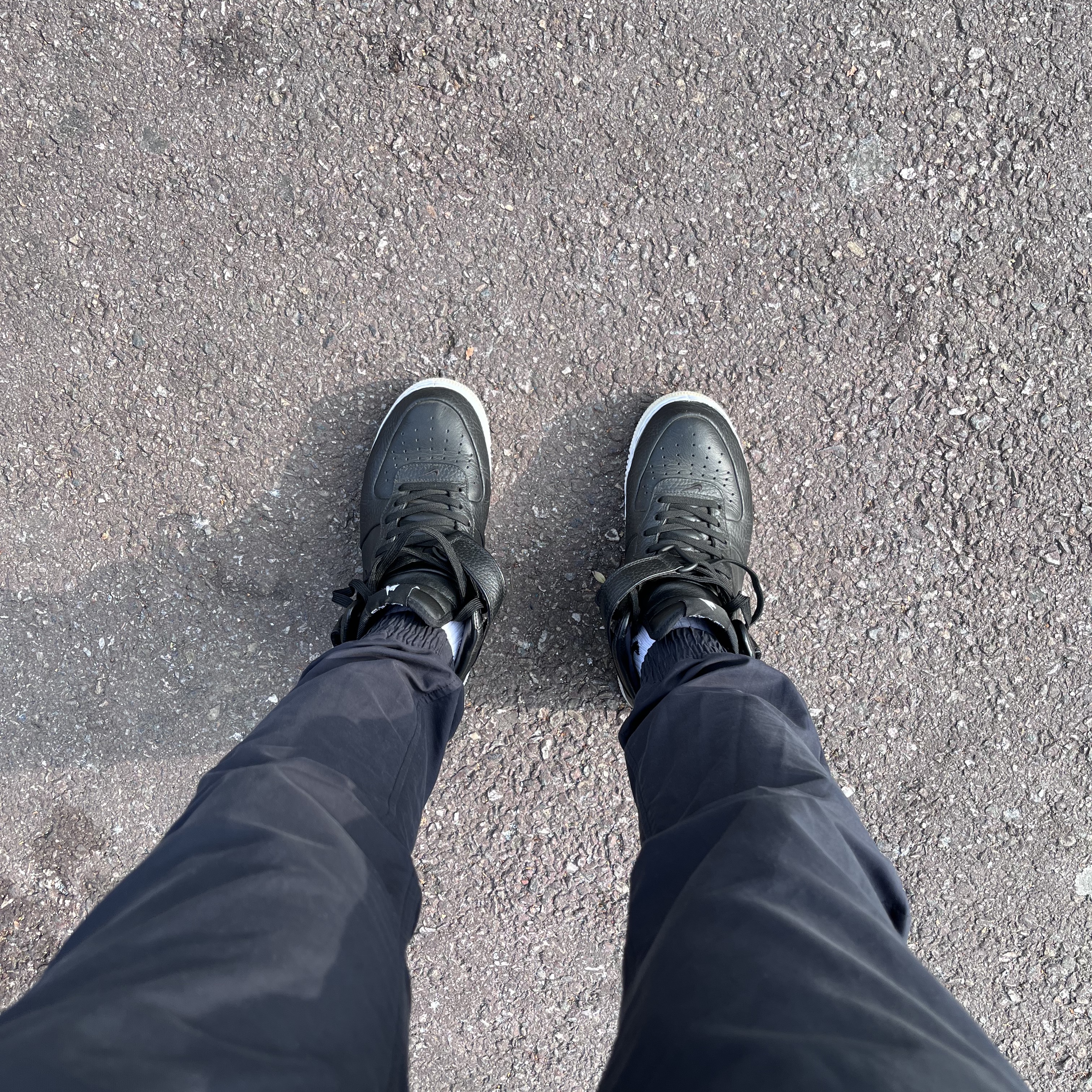 Nike Air Force 1 Mid CMFT SP Black 착용 스타일