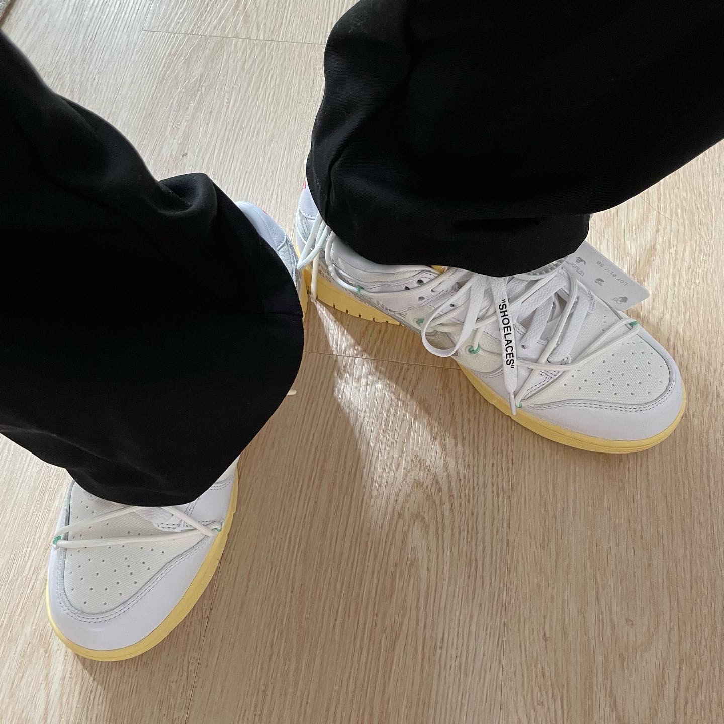 Nike x Off-White Dunk Low The 50 - Lot 1, Casetify x Ader Error Plastic Impact iPhone Case 착용 스타일 - 2