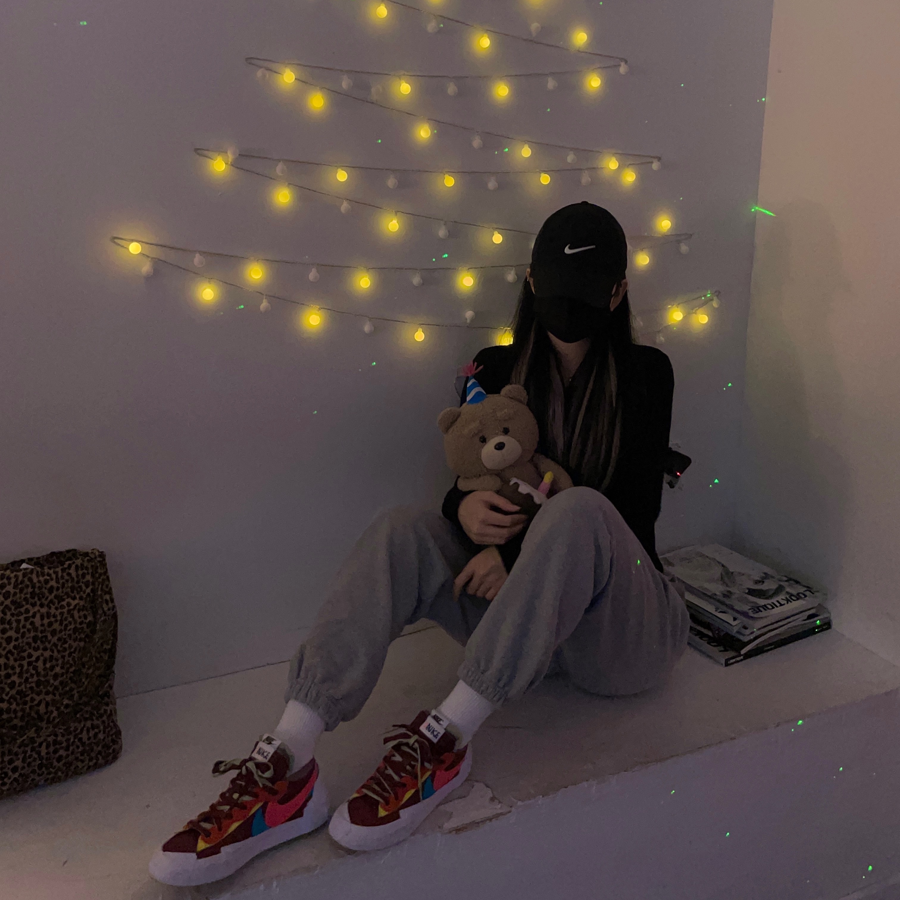 Nike x Sacai x Kaws Blazer Low Team Red 착용 스타일