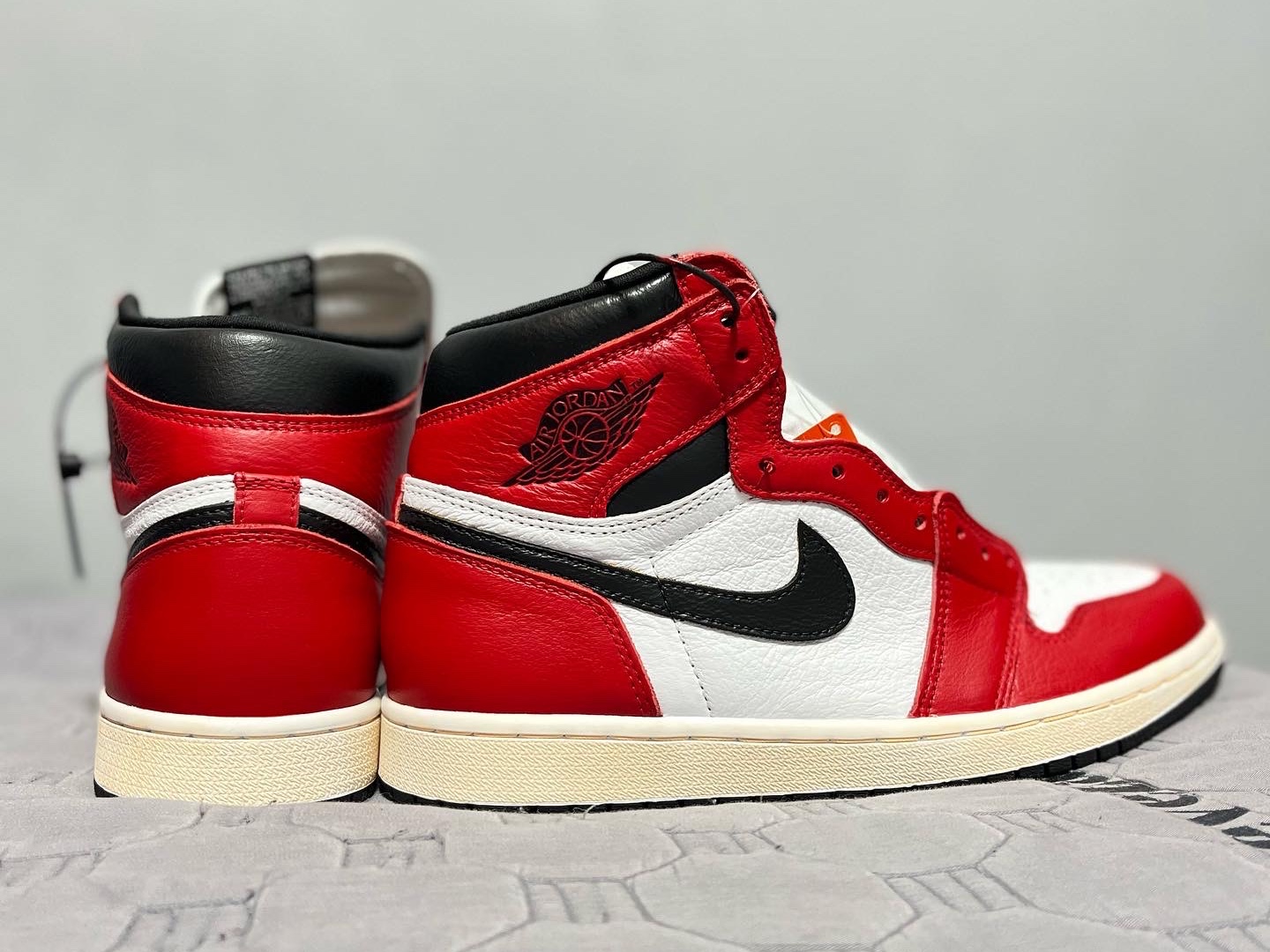 Jordan 1 Retro High OG Light Fusion Red 착용 스타일 - 3
