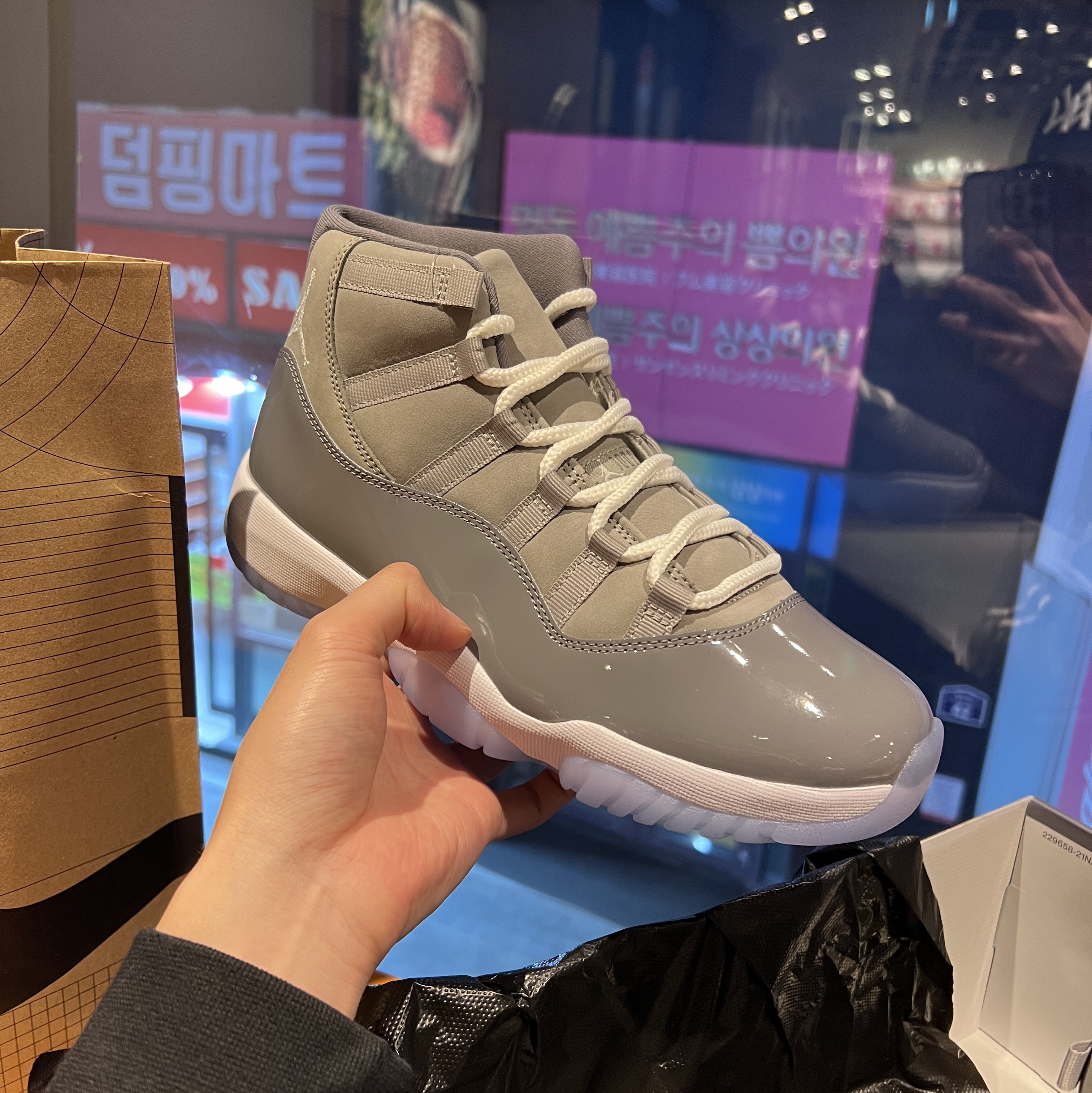 Jordan 11 Retro Cool Grey 2021, (W) Jordan 1 Mid Wolf Grey 착용 스타일 - 2