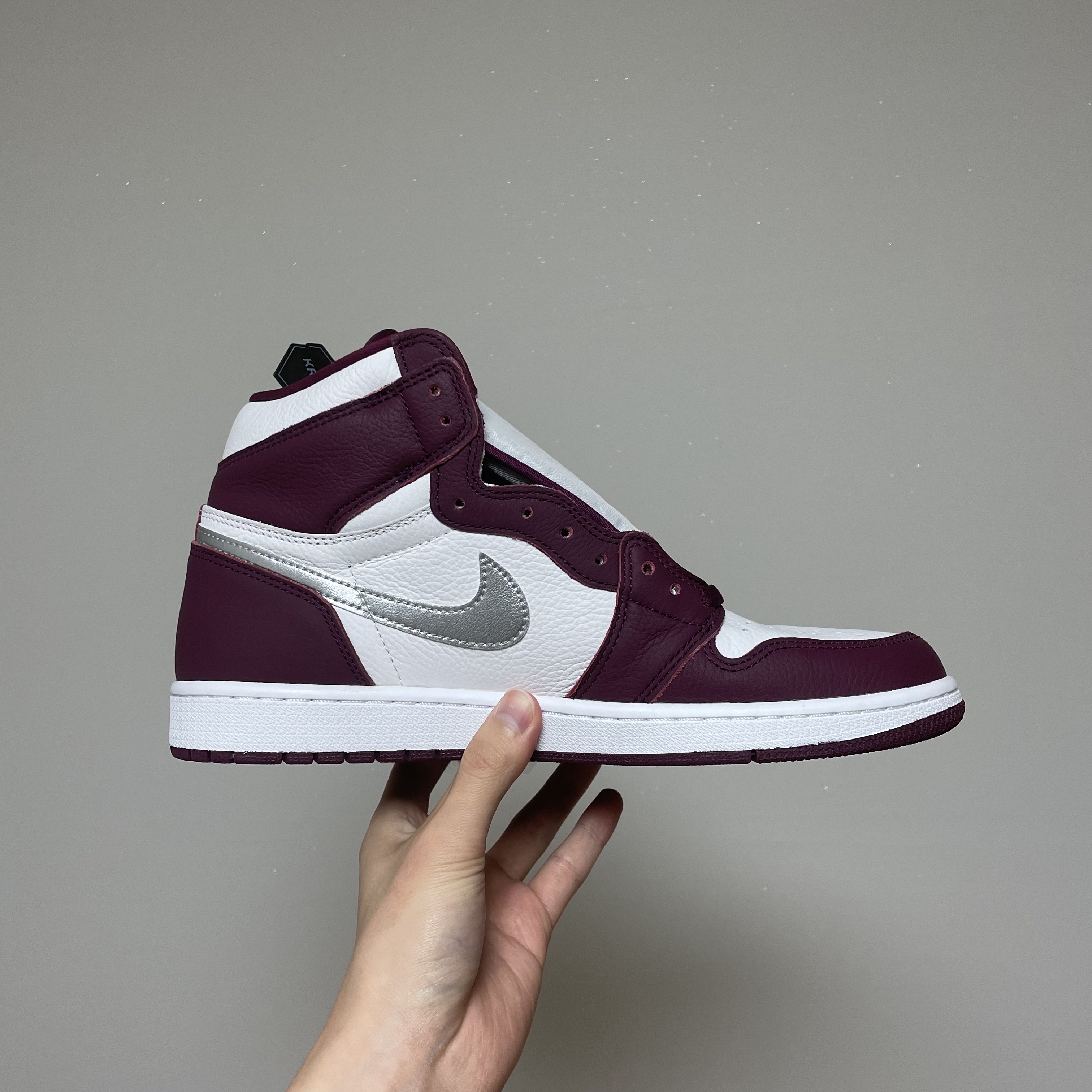 Jordan 1 Retro High OG Bordeaux 착용 스타일 - 1