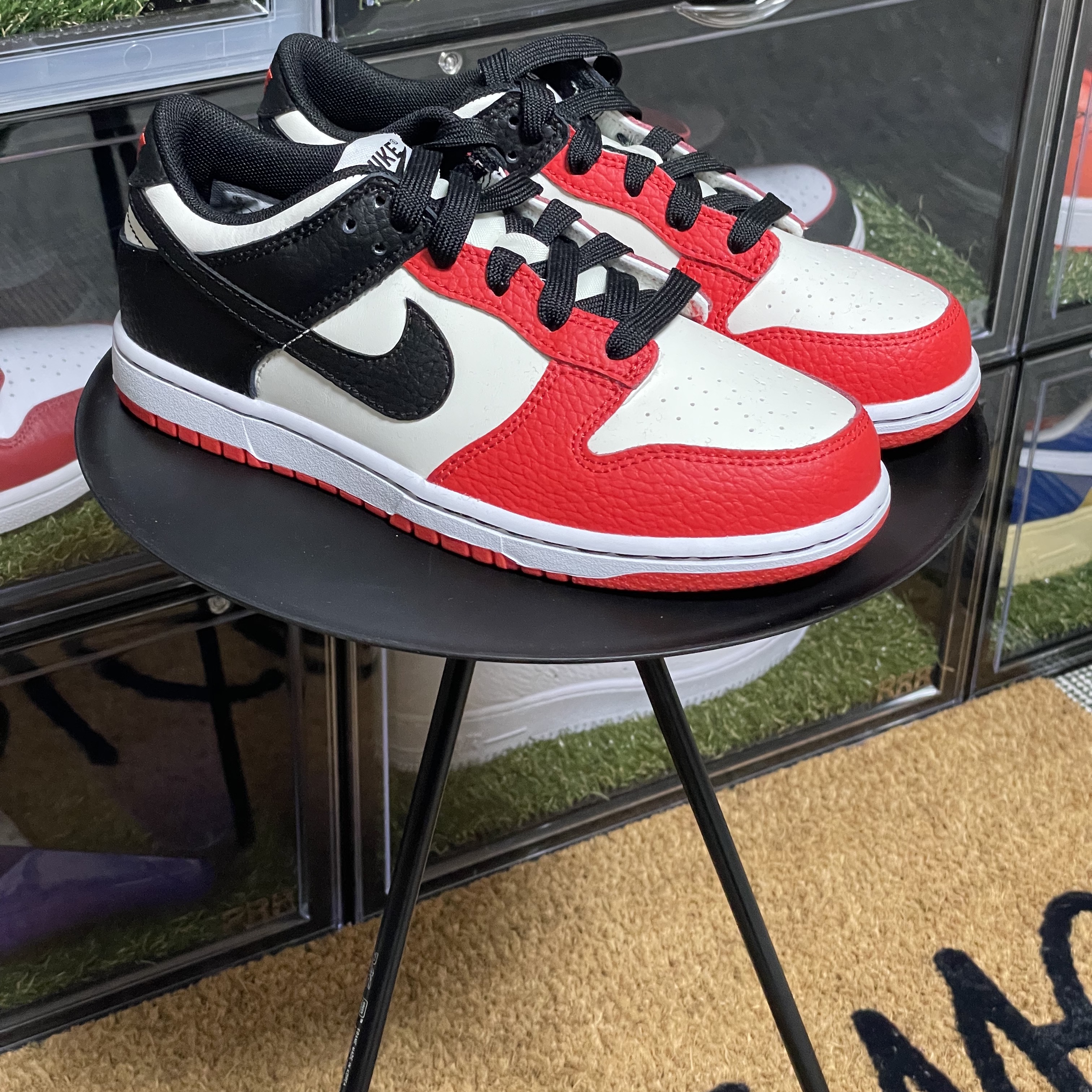 (PS) Nike x NBA Dunk Low Black and Chile Red, Helinox Table O Blackout Edition 착용 스타일
