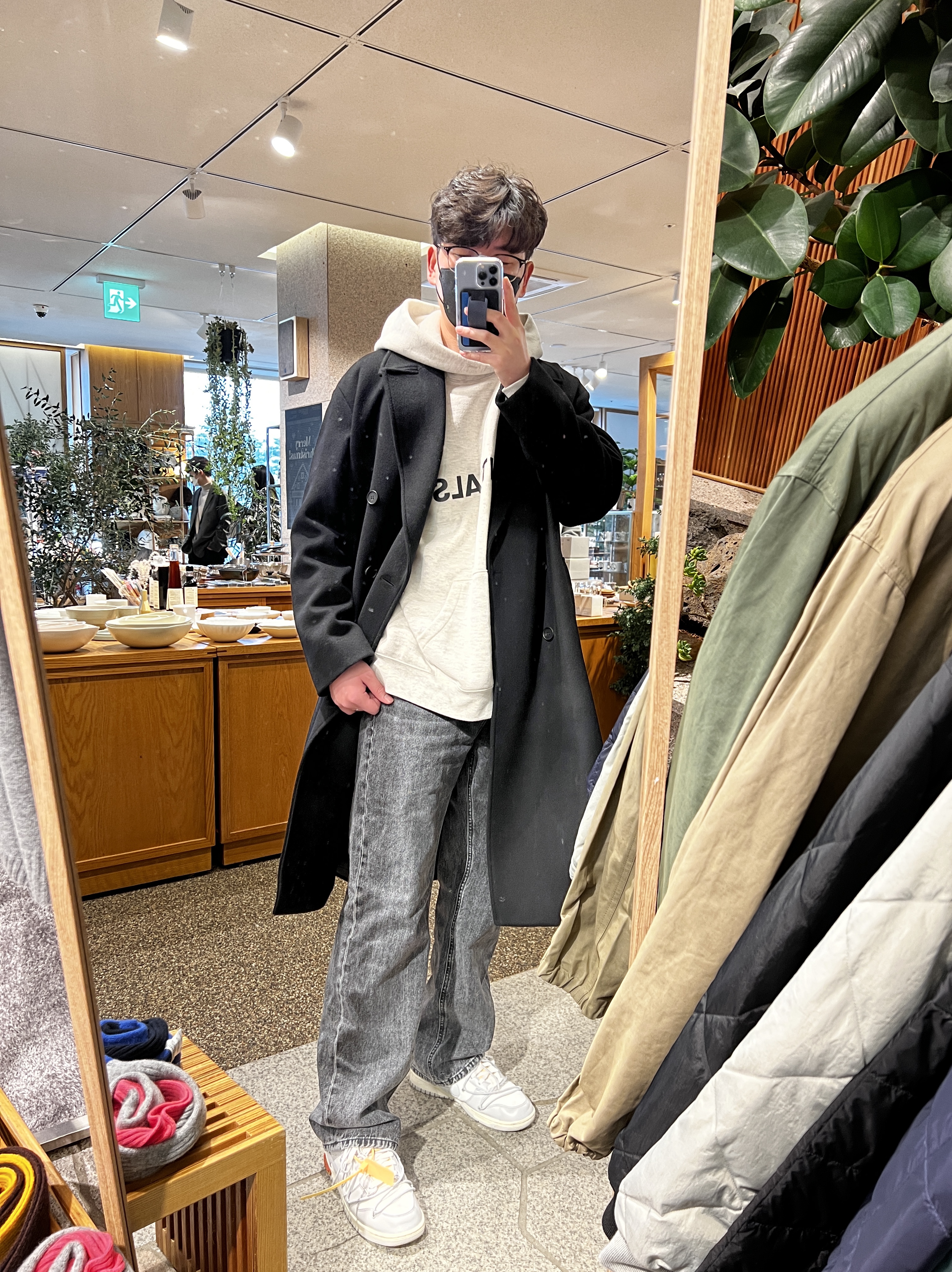 Essentials 3D Silicon Applique Pullover Hoodie Oatmeal/Oatmeal Heather/Light Heather Oatmeal 2020, Nike x Off-White Dunk Low The 50 - Lot 46 착용 스타일 - 1