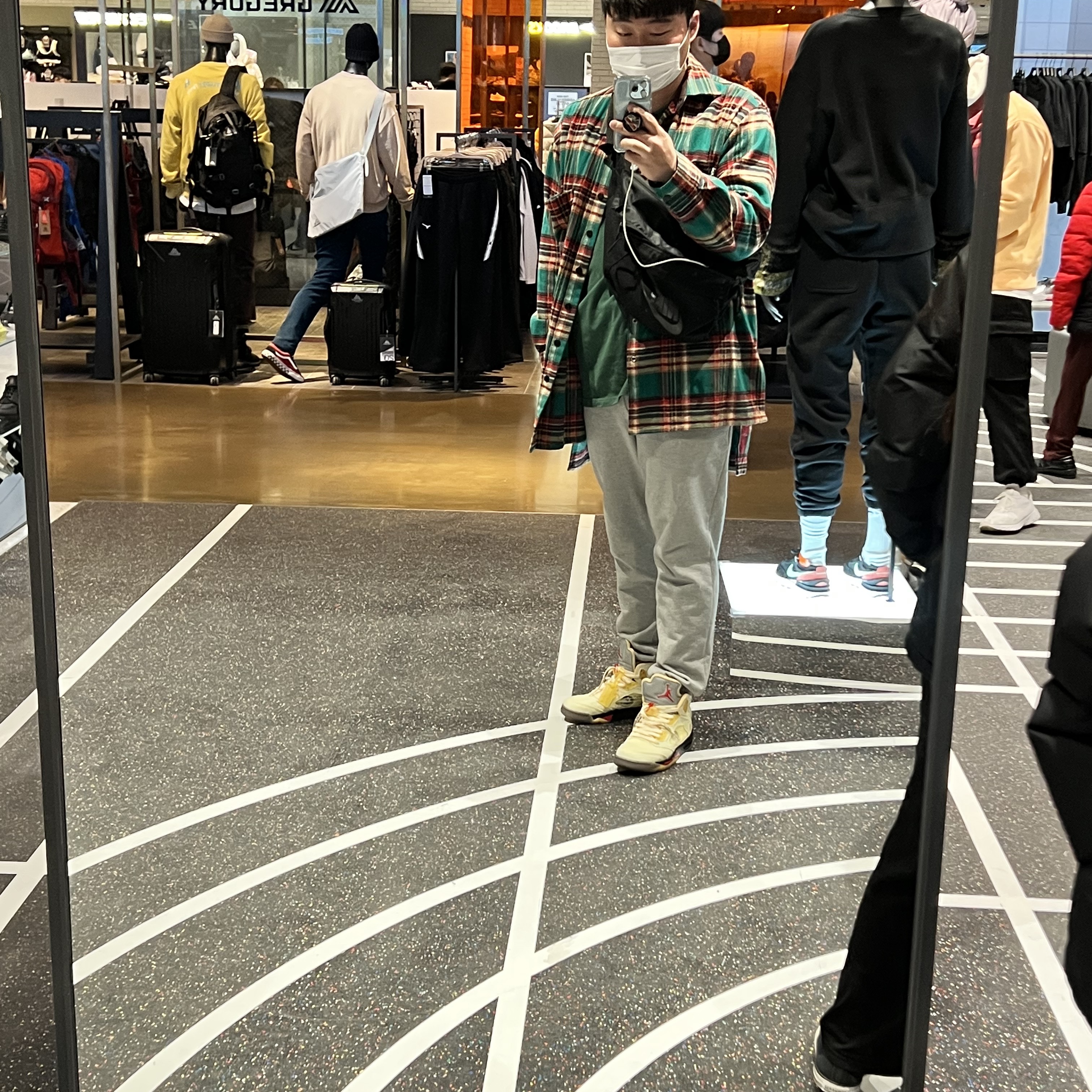 Jordan 5 x Off-White Retro SP Sail Fire Red, Nike x Stussy Big Swoosh LS T-Shirt Green - US/EU 착용 스타일 - 1