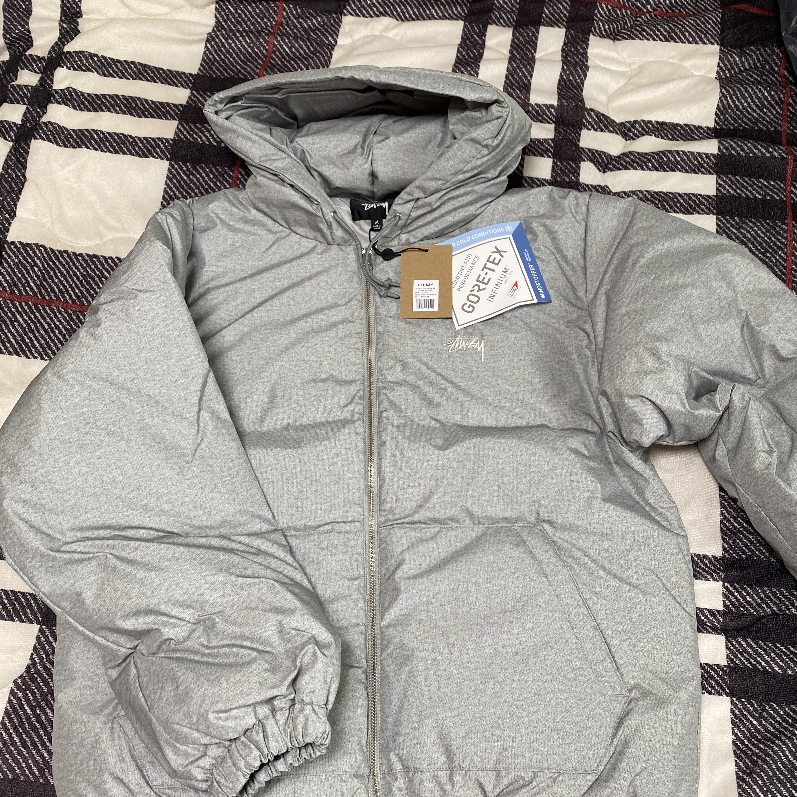 Stussy Gore-Tex Infinium Down Hoodie Grey Heather 착용 스타일