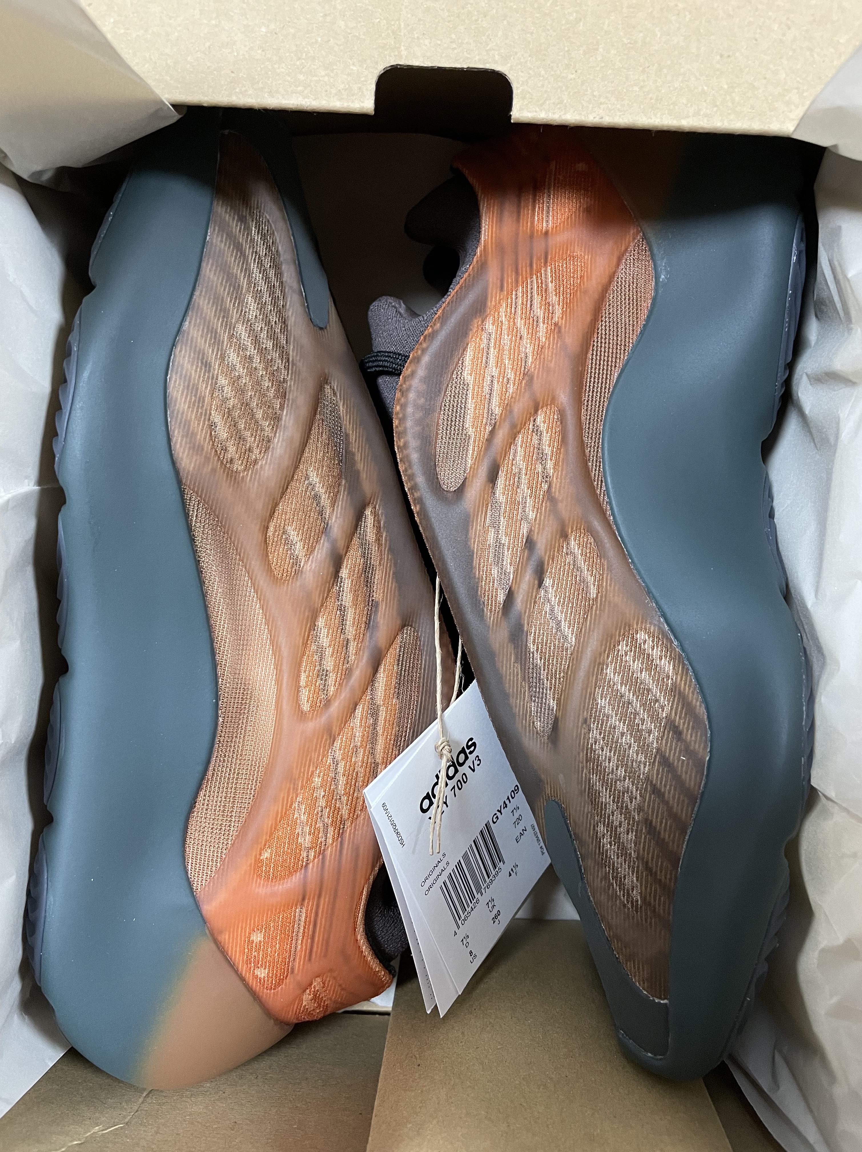 Adidas Yeezy 700 V3 Copper Fade 착용 스타일 - 2