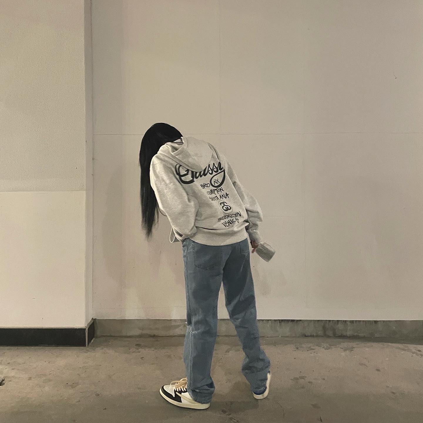 Jordan 1 x Travis Scott x Fragment Retro Low OG SP Military Blue, Stussy World Tour Hoodie Ash Heather 2021 착용 스타일 - 2