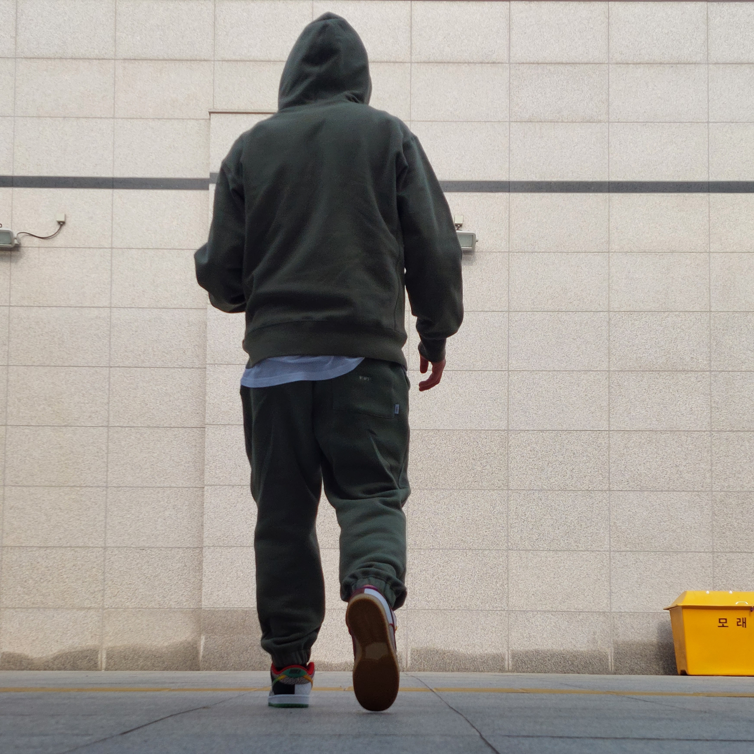 Supreme Cross Box Logo Hooded Sweatshirt Light Olive - 20FW, Nike SB Dunk Low What The Paul 착용 스타일 - 3