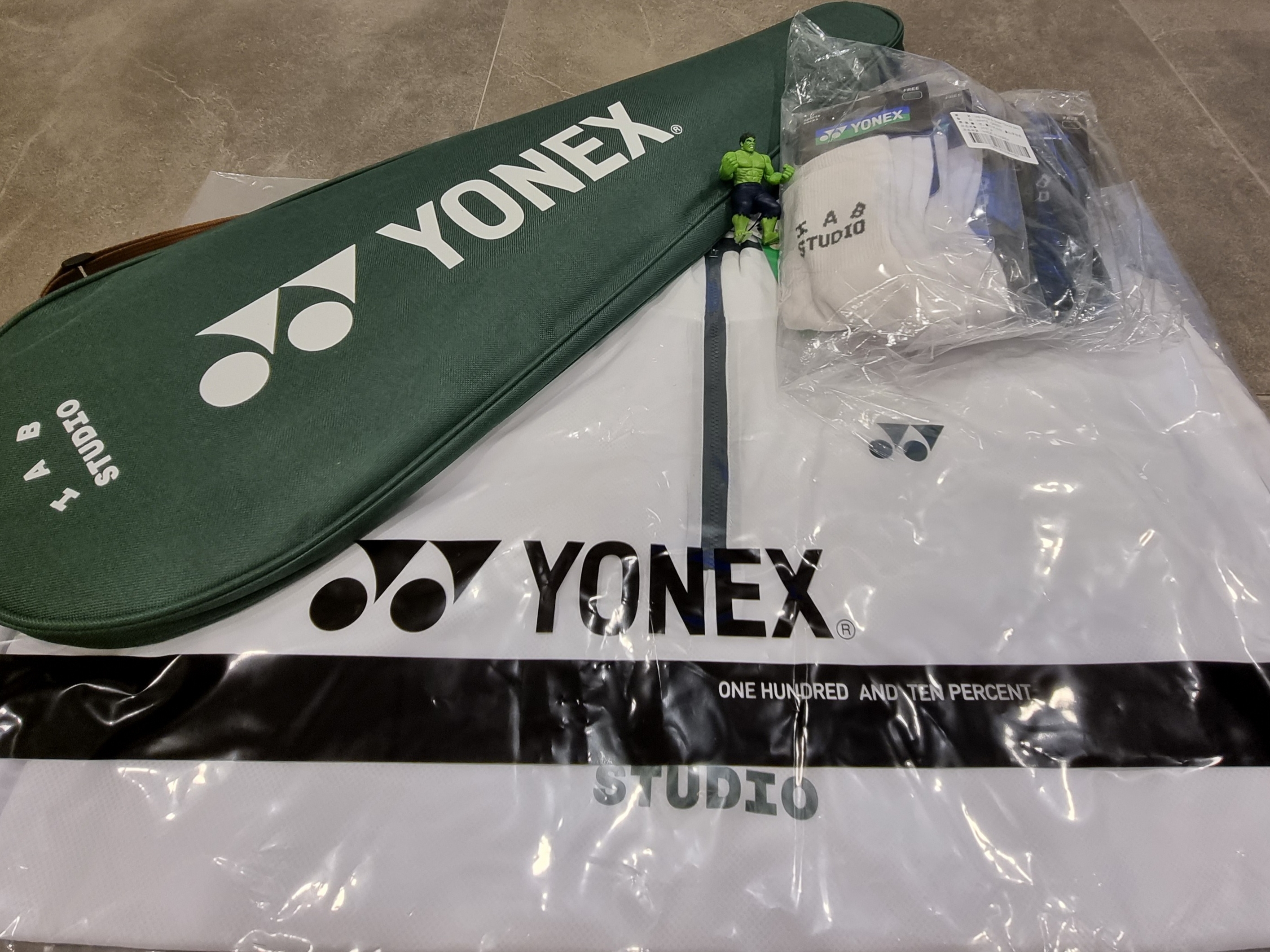 IAB Studio x Yonex Woven Pullover White, IAB Studio x Yonex Double Racquet Nanoflare 착용 스타일