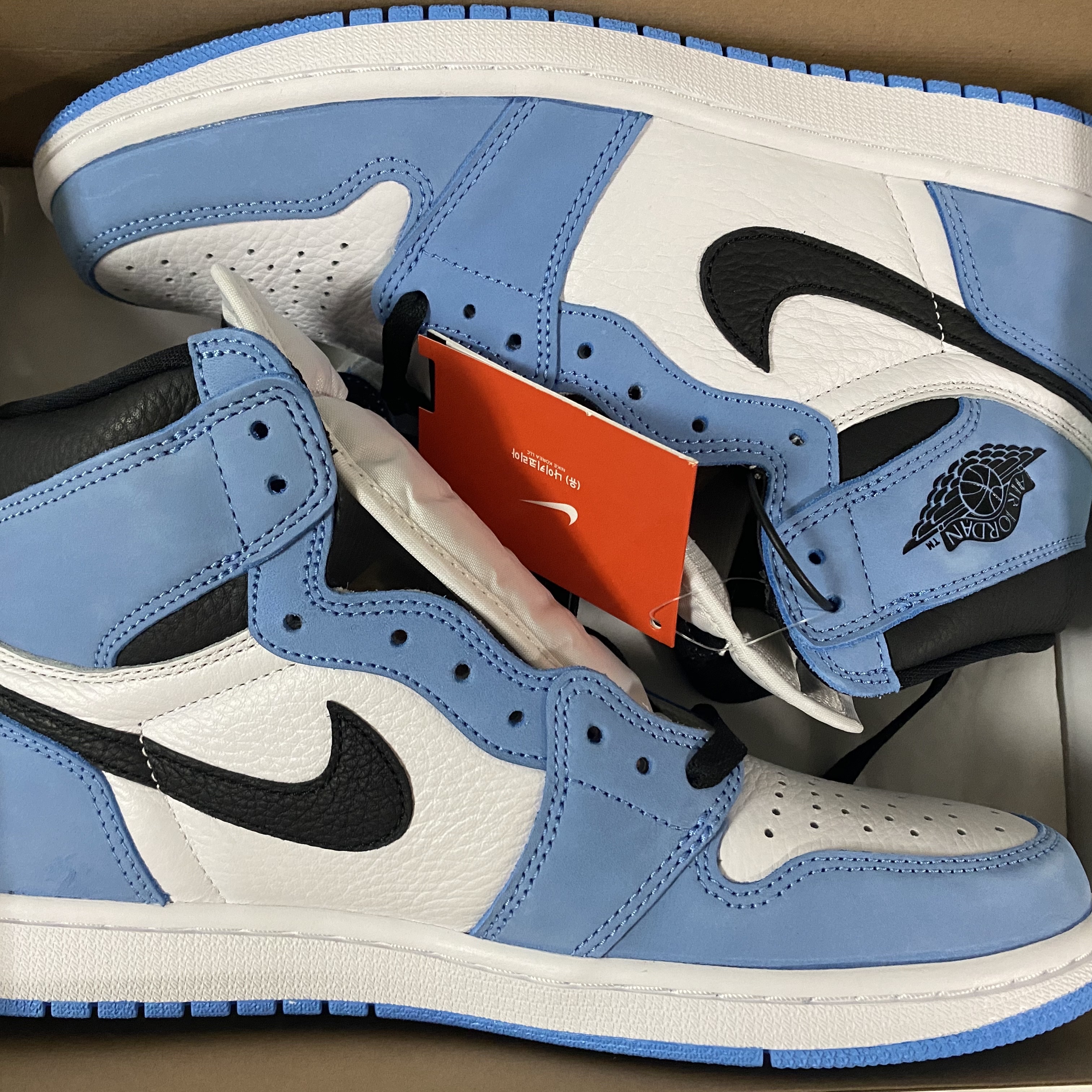 Jordan 1 Retro High OG University Blue 착용 스타일 - 1