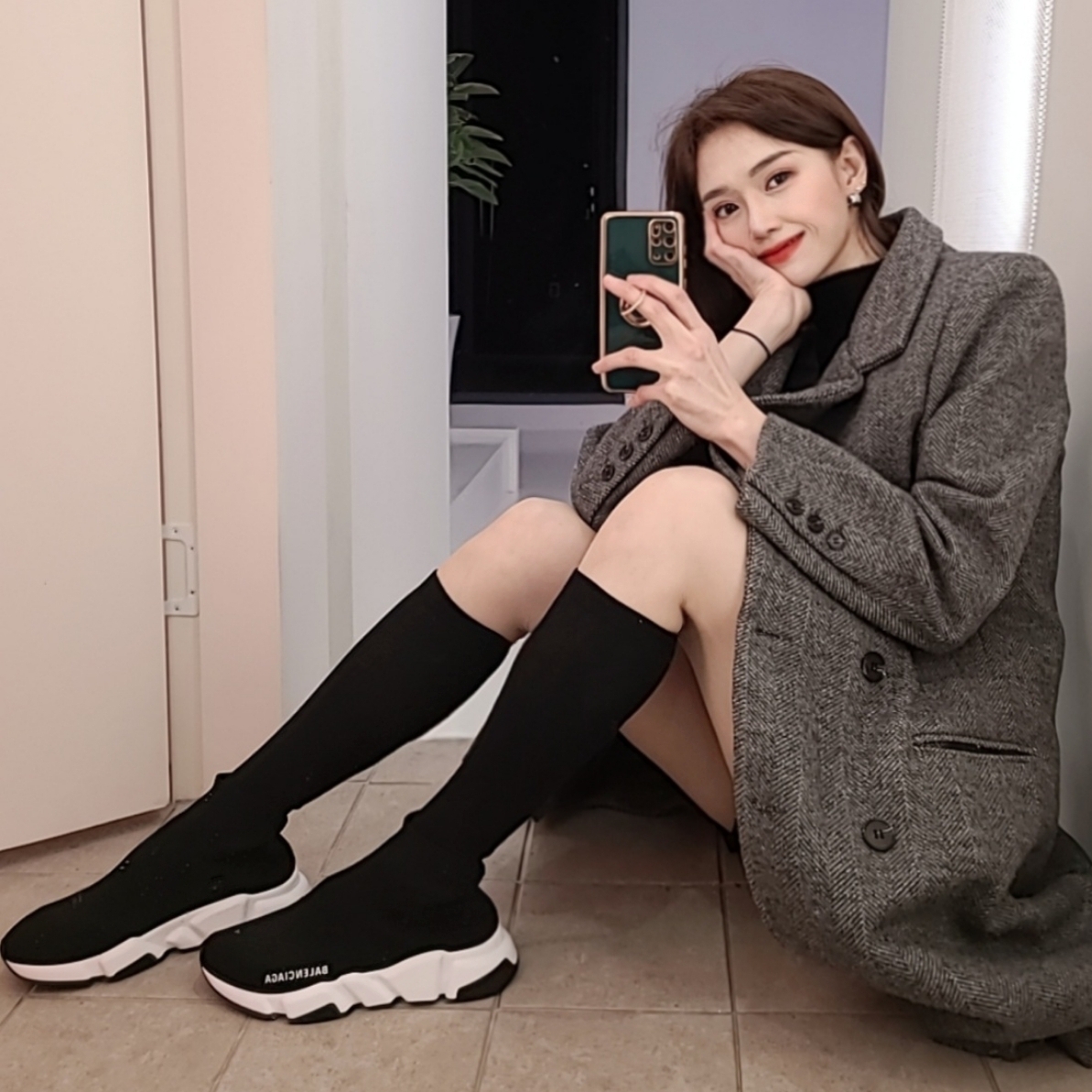(W) Balenciaga Speed Trainer Black White 2021/2022 착용 스타일 - 1