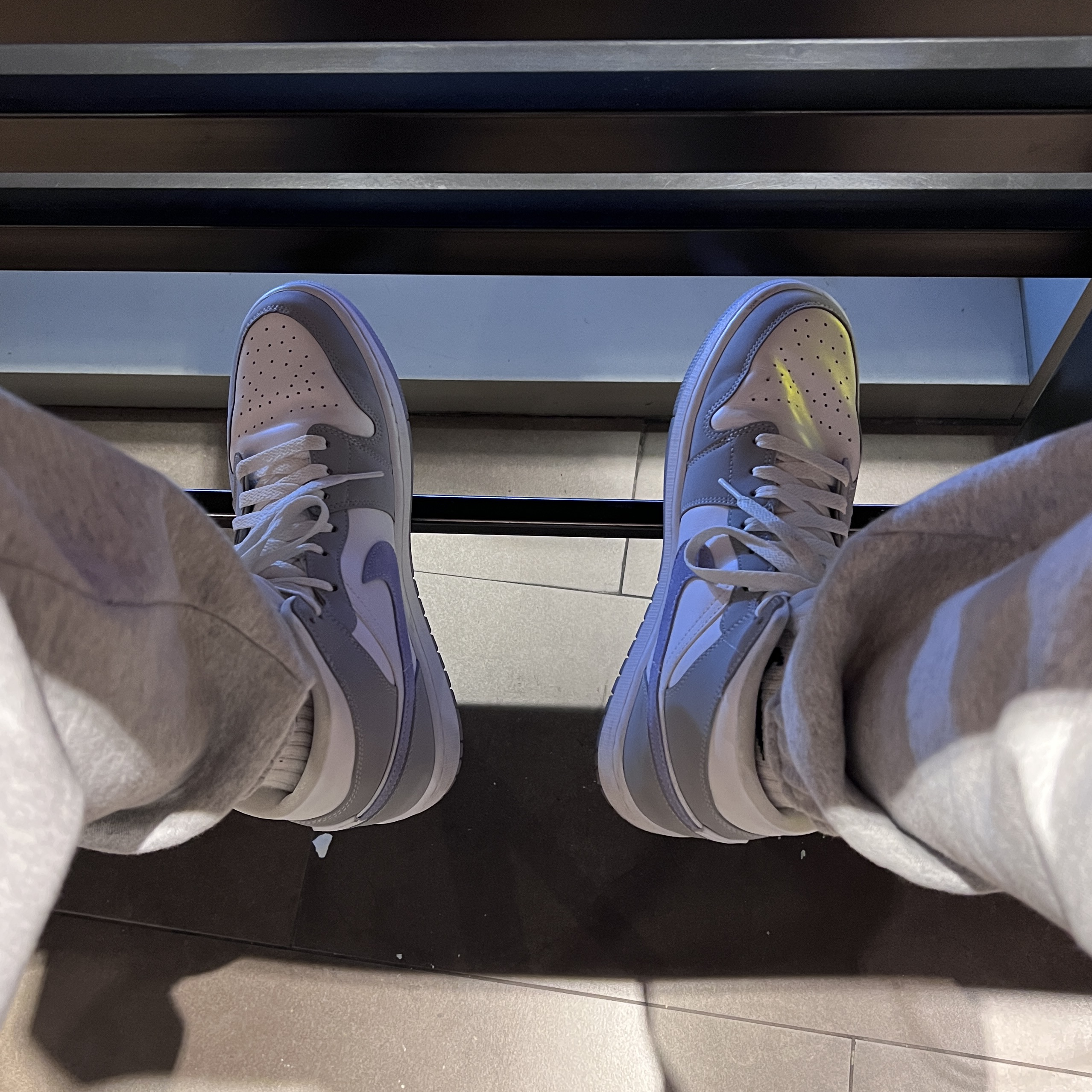 Jordan 11 Retro Cool Grey 2021, (W) Jordan 1 Mid Wolf Grey 착용 스타일 - 3