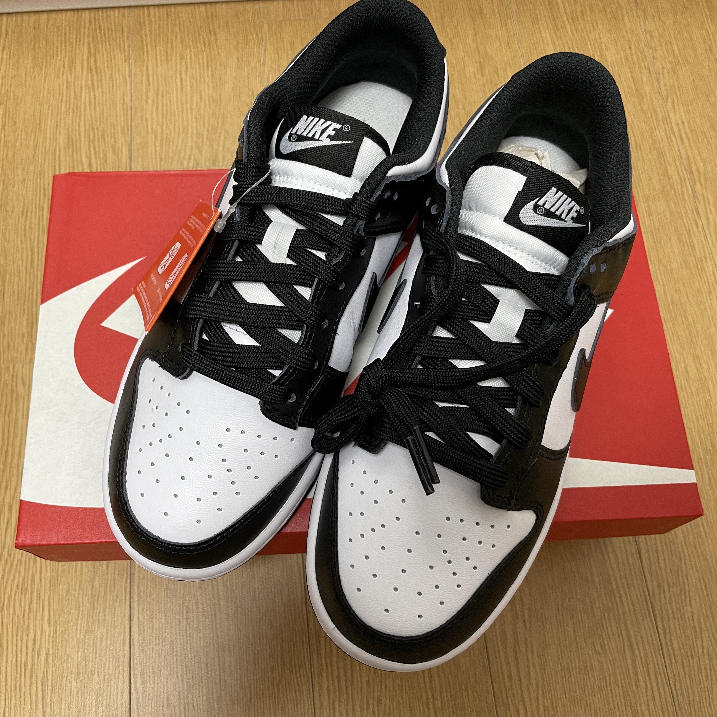 (W) Nike Dunk Low Black 착용 스타일 - 3