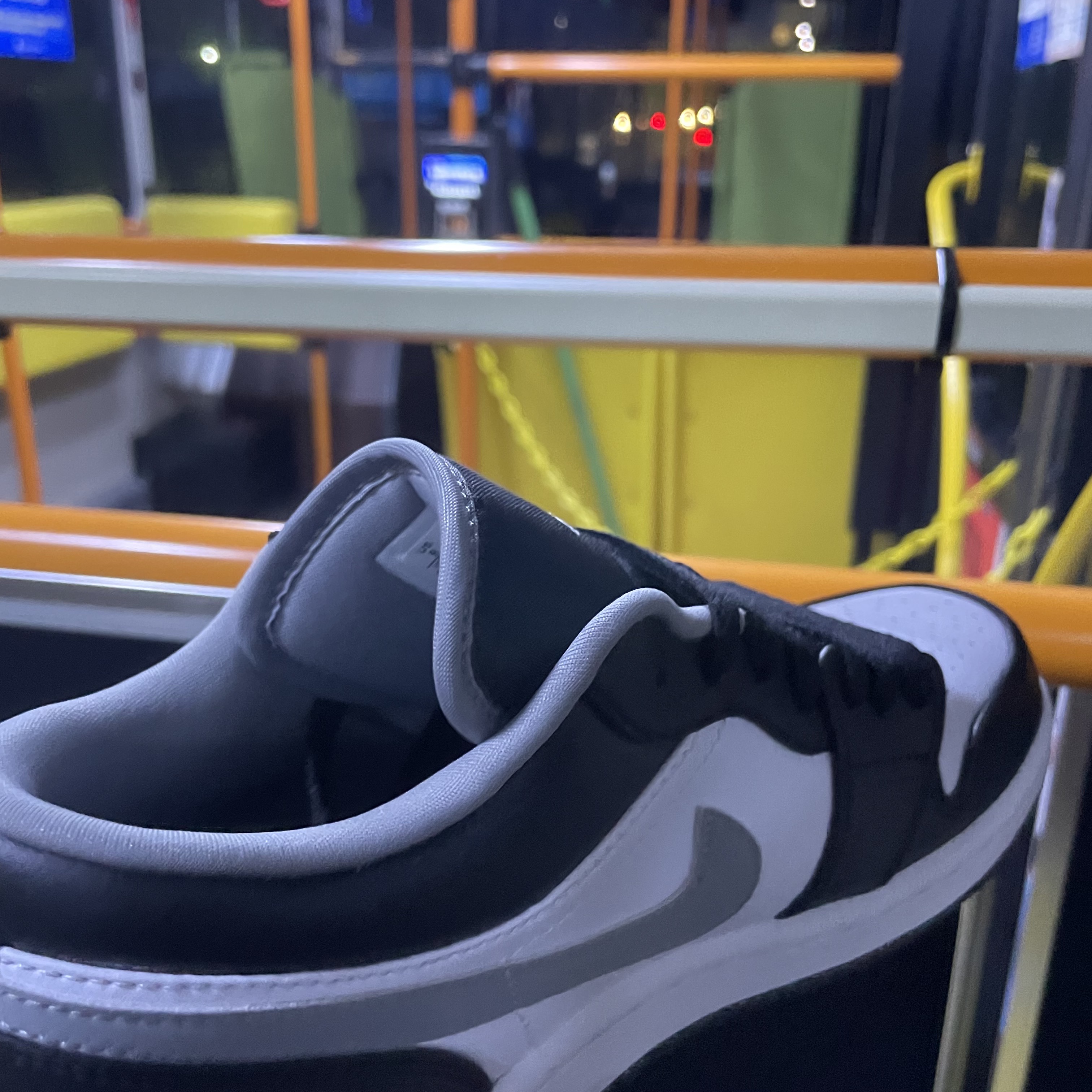 Jordan 1 Low Black Particle Grey 착용 스타일 - 1