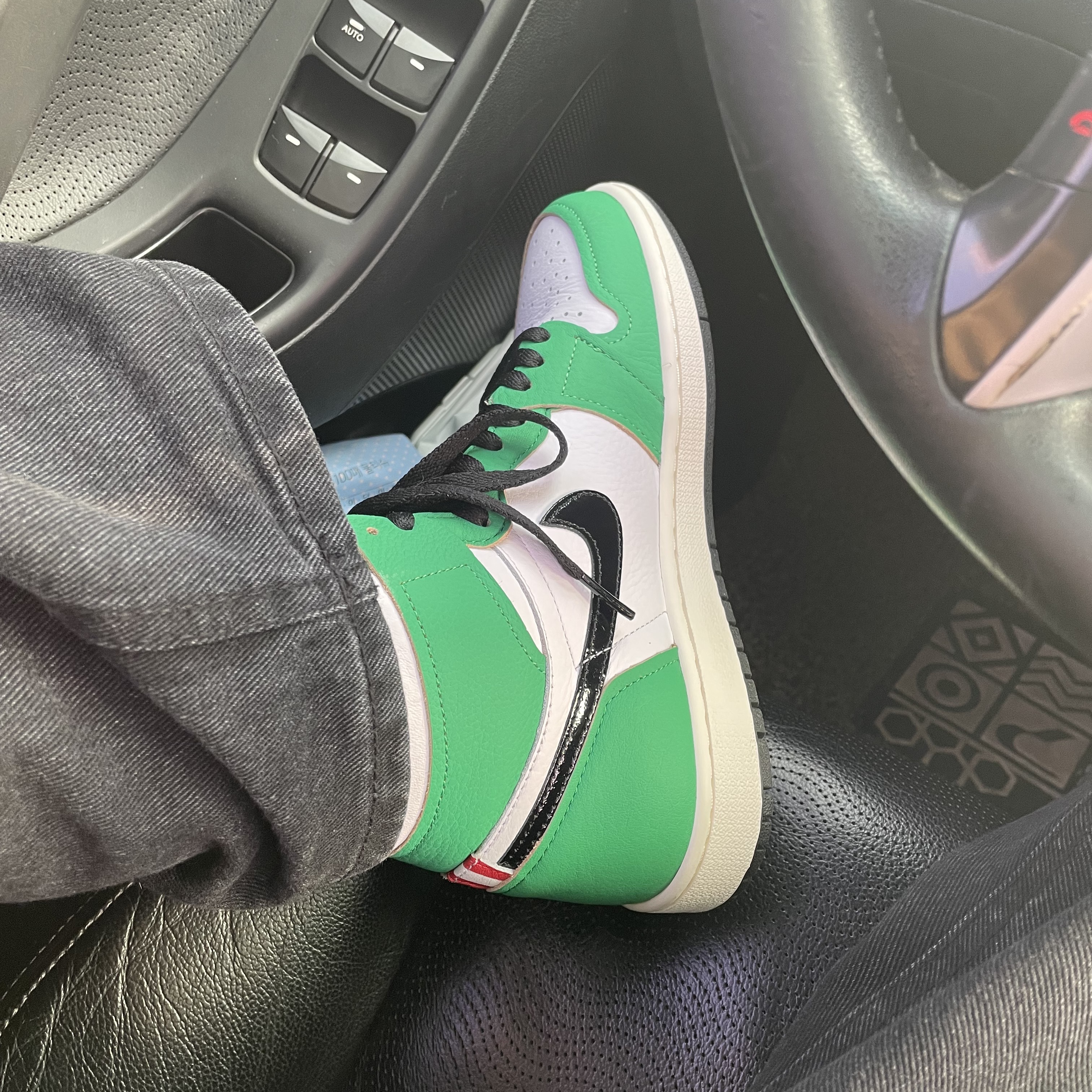 (W) Jordan 1 Retro High OG Lucky Green 착용 스타일 - 1