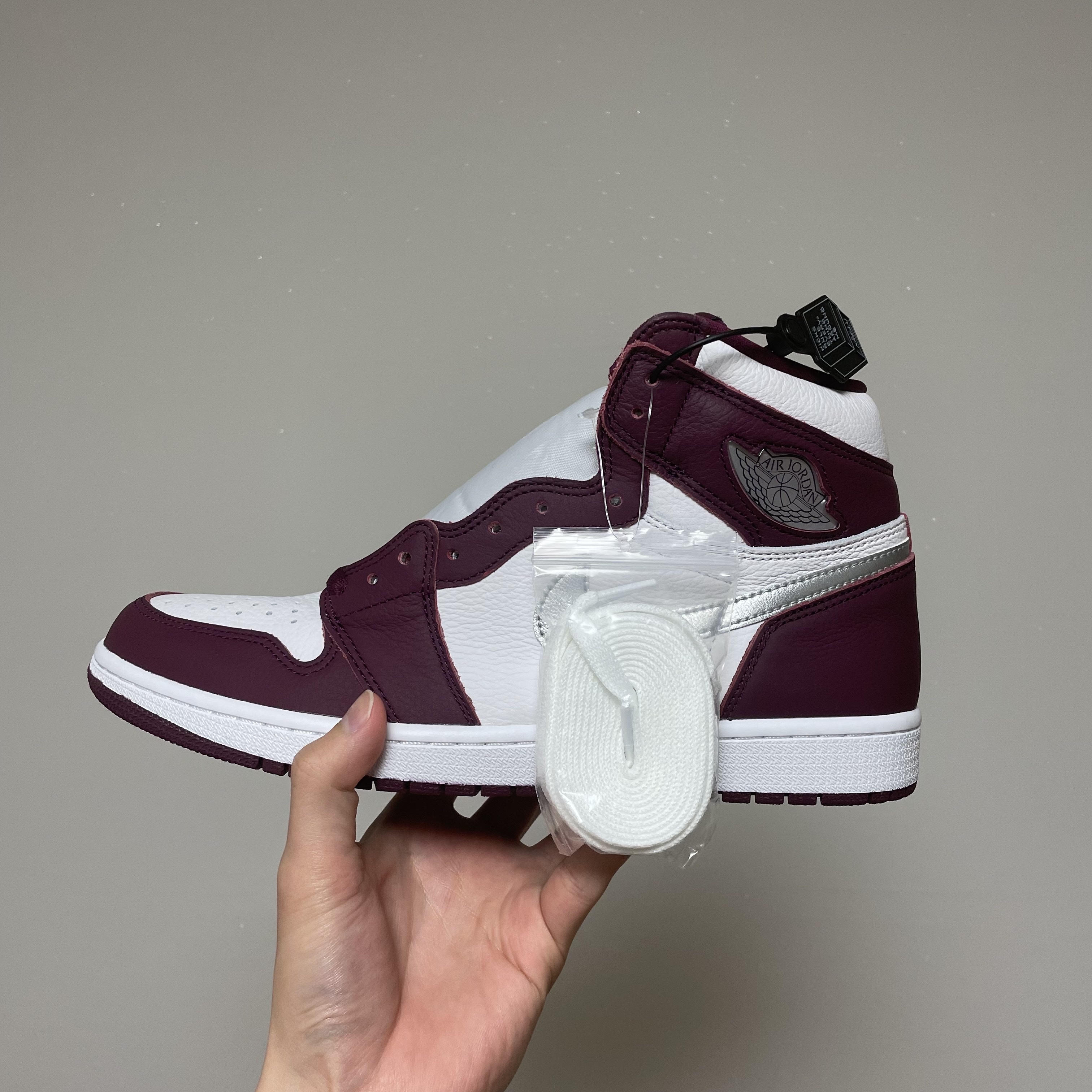 Jordan 1 Retro High OG Bordeaux 착용 스타일 - 2