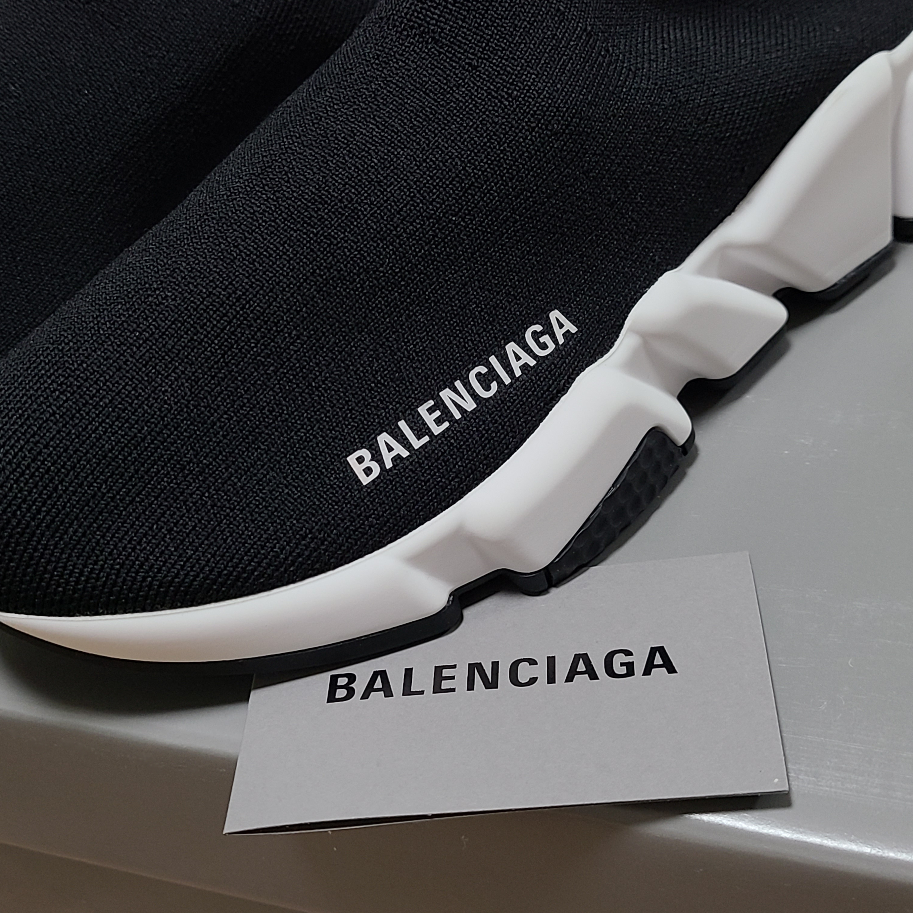 (W) Balenciaga Speed Trainer Black White 2021/2022 착용 스타일 - 2