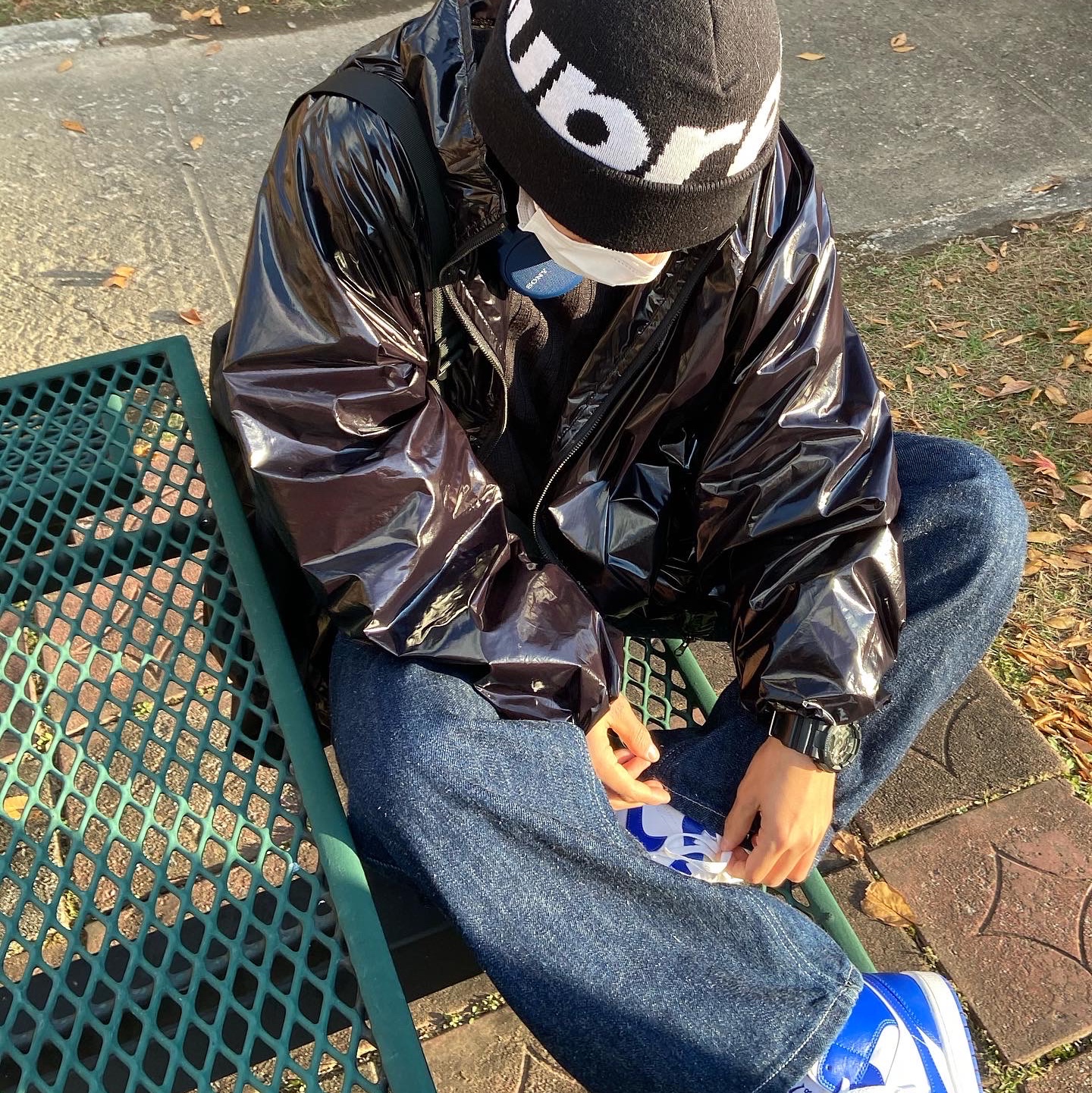 Supreme Big Logo Beanie Black, (W) Jordan 1 Mid White Hyper Royal 착용 스타일 - 2