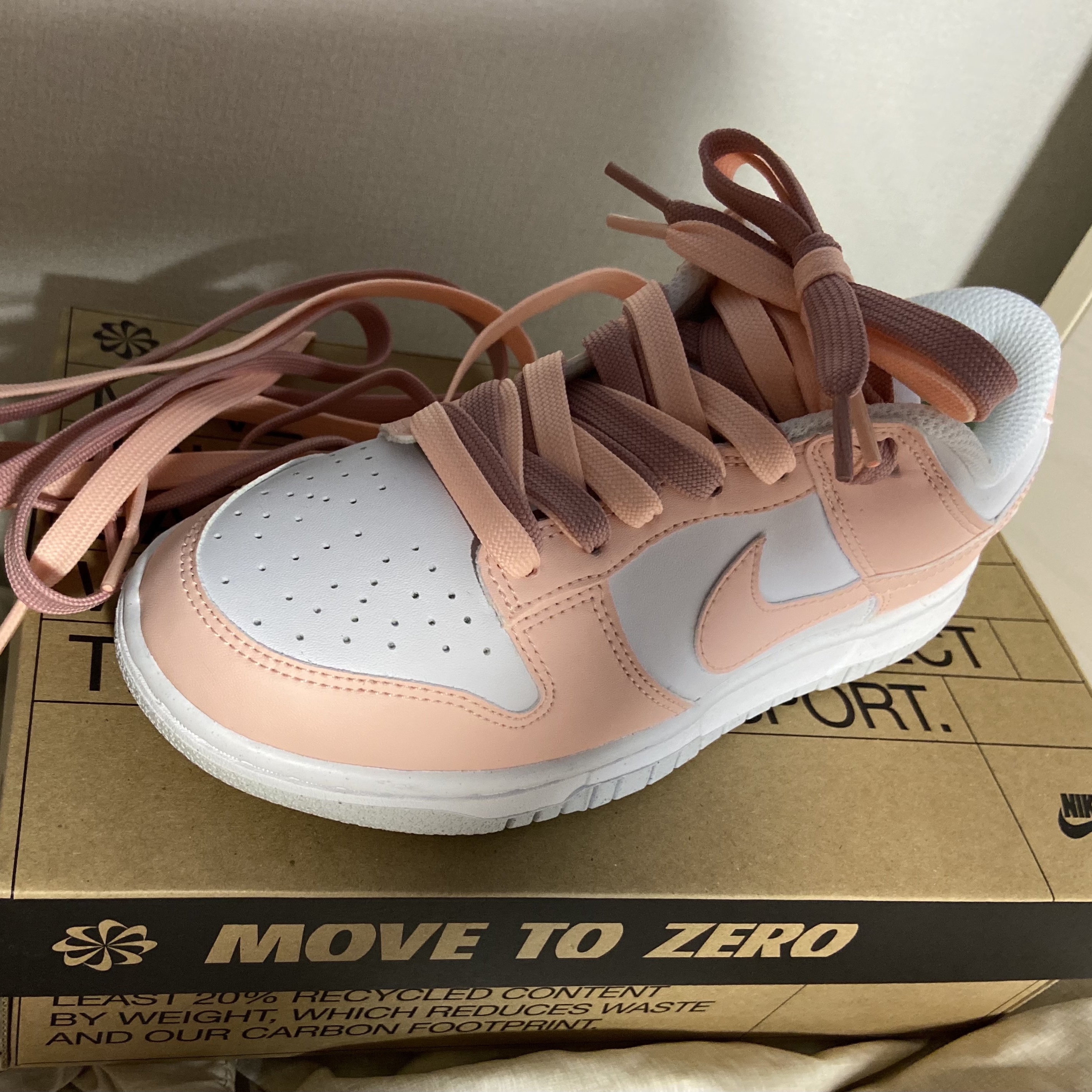 (W) Nike Dunk Low Next Nature Pale Coral 착용 스타일 - 1