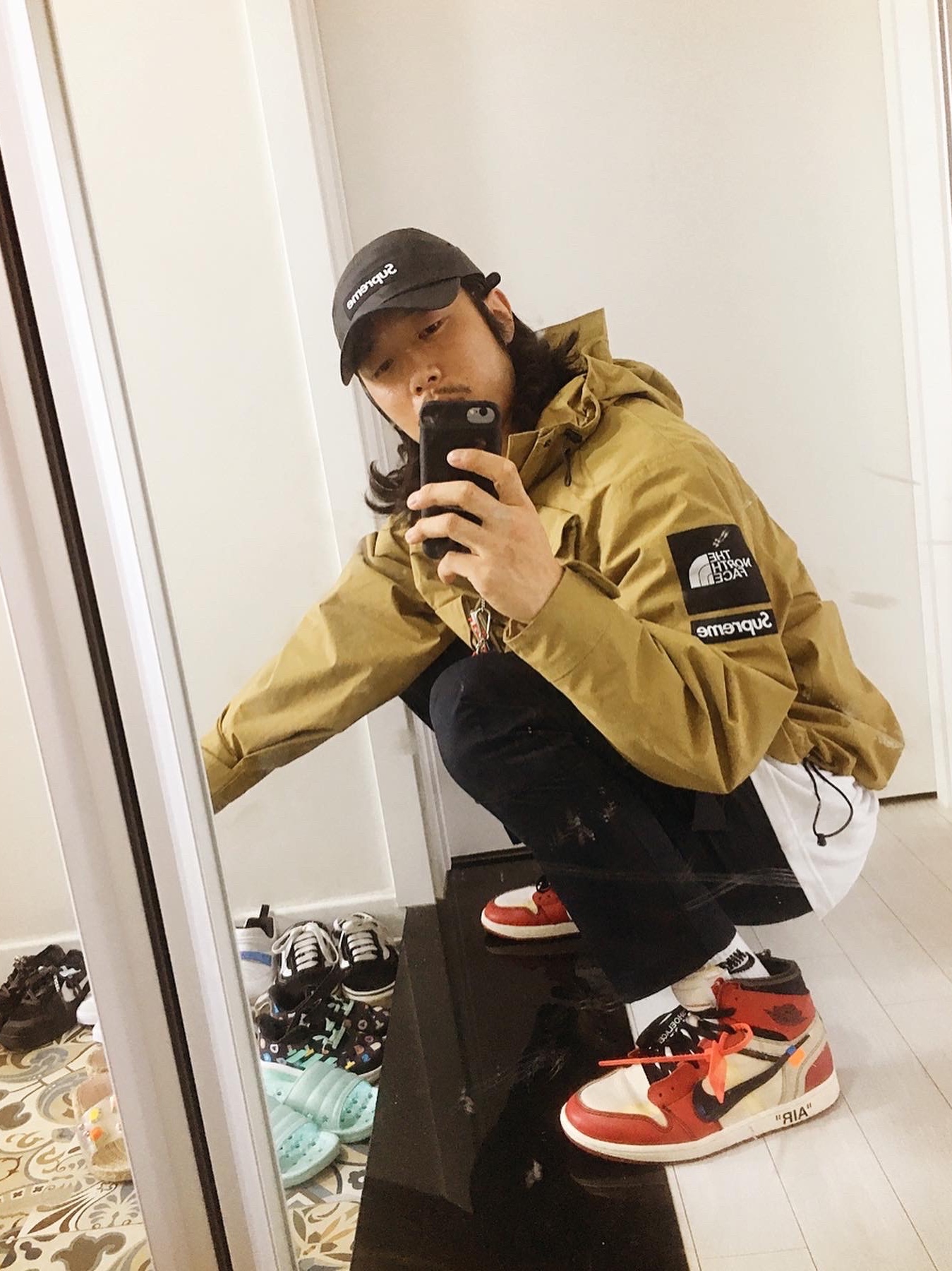 Jordan 1 x Off-White Retro High Chicago The Ten, Supreme x The North Face Cargo Jacket Gold - 20SS 착용 스타일 - 3