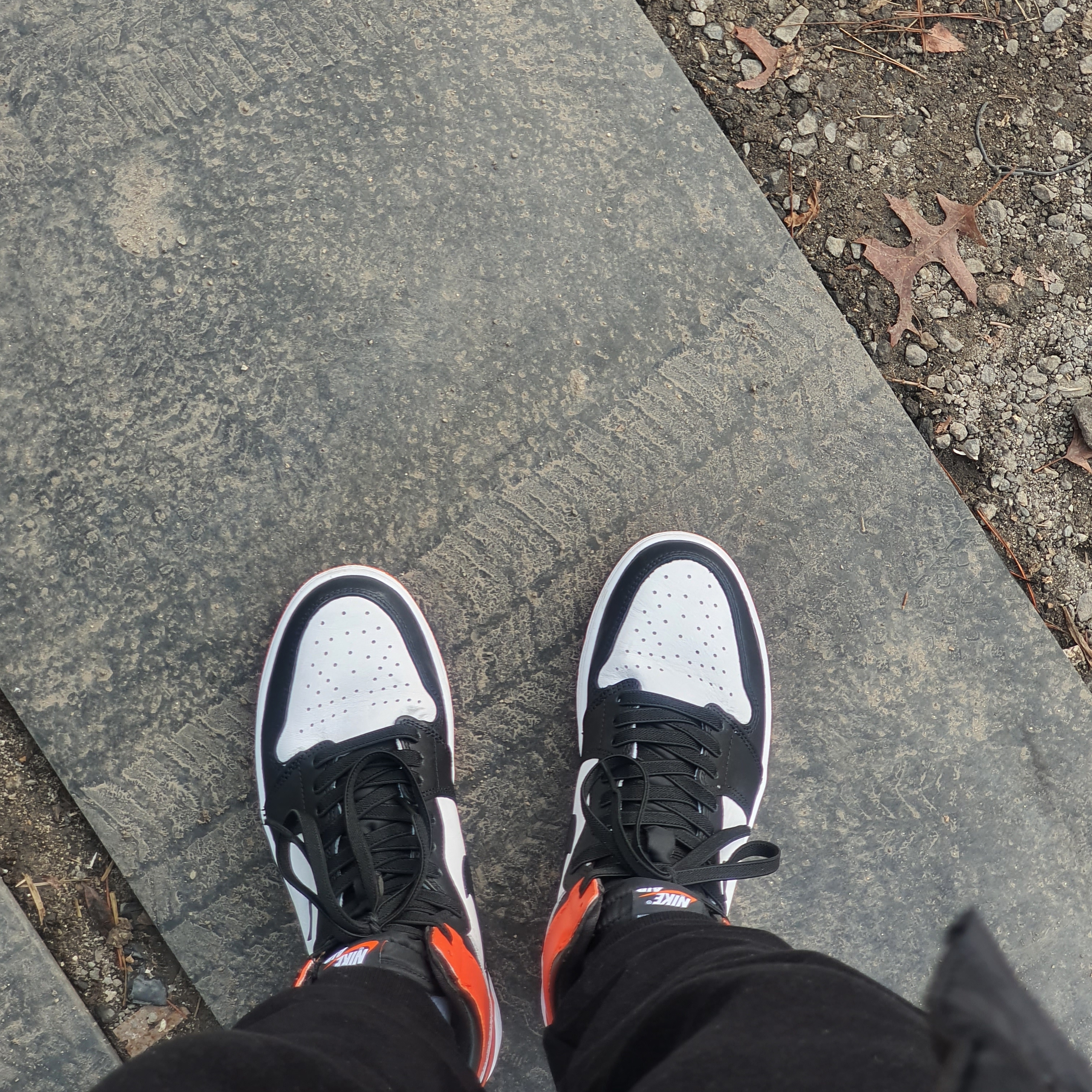 Jordan 1 Retro High OG Electro Orange 착용 스타일 - 2