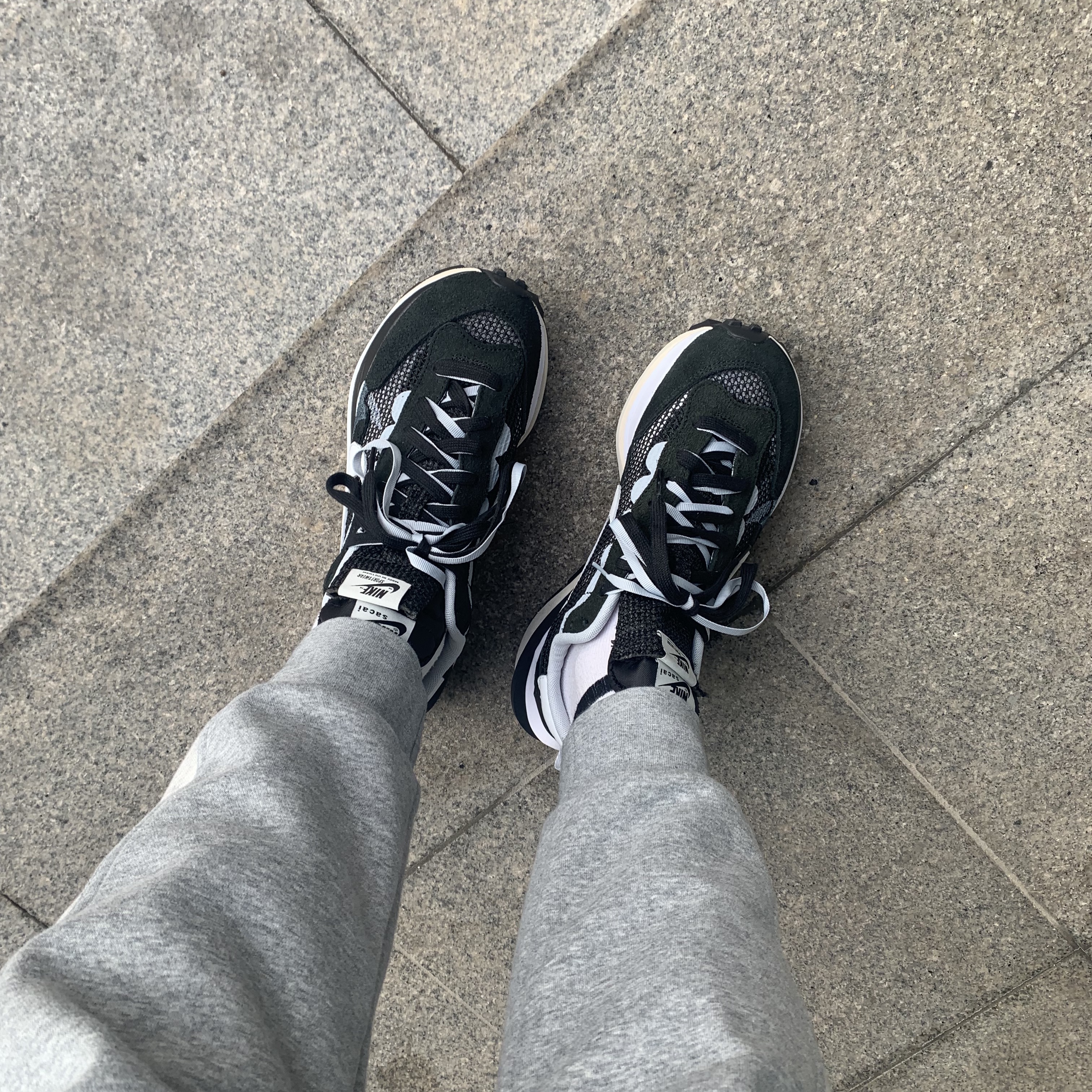 Nike x Sacai VaporWaffle Black White 착용 스타일