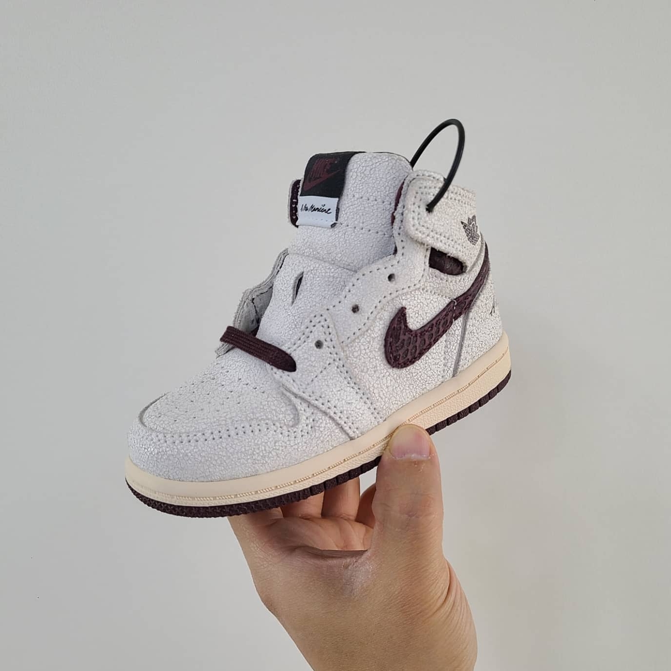 (TD) Jordan 1 x A Ma Maniere Retro High OG SP Burgundy and Sail 착용 스타일 - 1