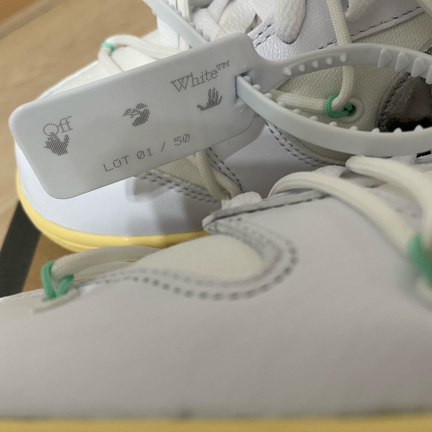 Nike x Off-White Dunk Low The 50 - Lot 1, Casetify x Ader Error Plastic Impact iPhone Case 착용 스타일 - 4