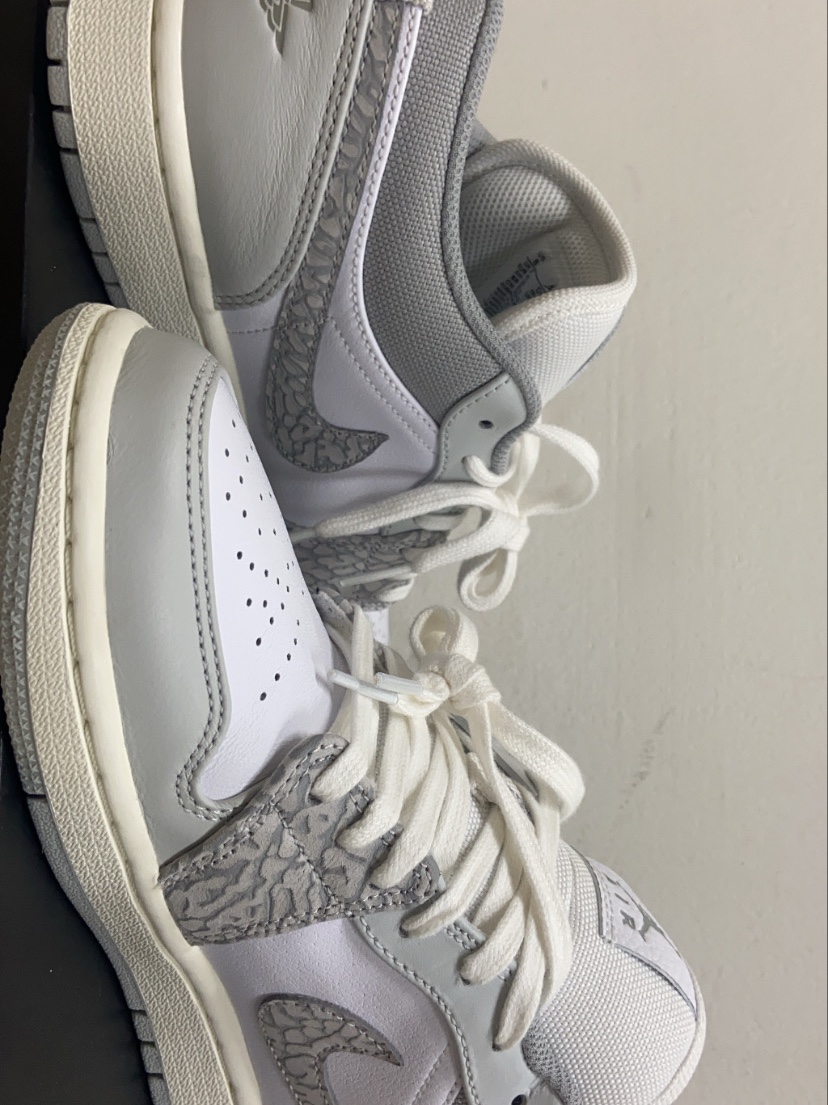 Jordan 1 Low PRM Elephant Print 착용 스타일
