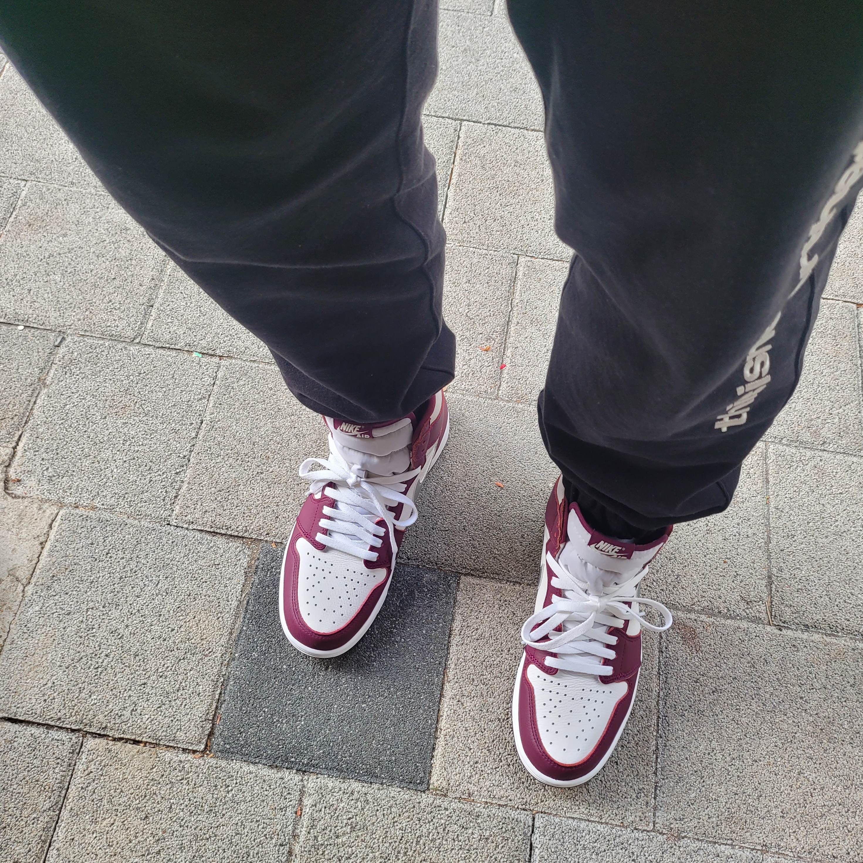Jordan 1 Retro High OG Bordeaux 착용 스타일
