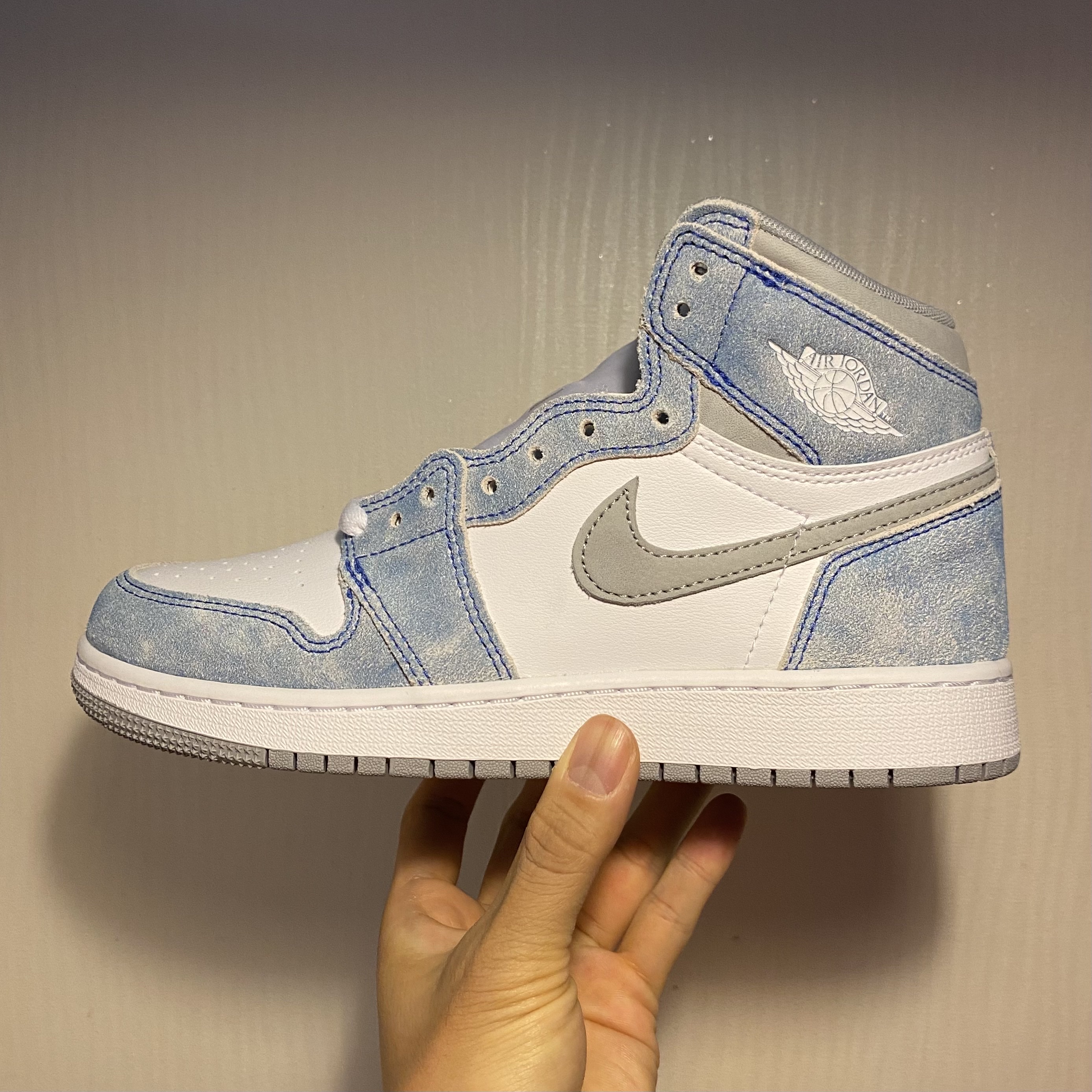 (GS) Jordan 1 Retro High OG Hyper Royal 착용 스타일 - 4