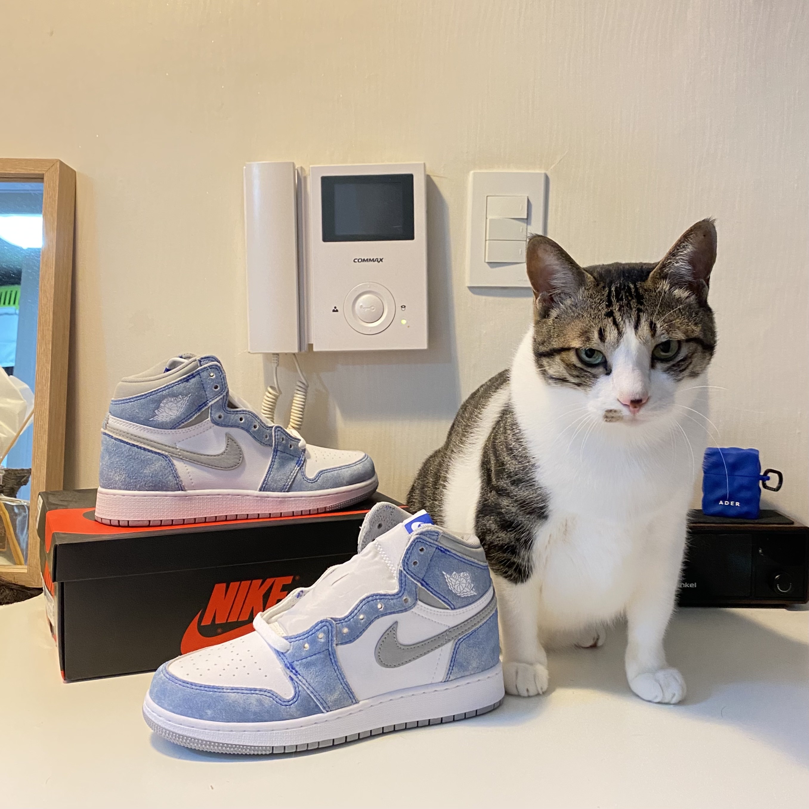 (GS) Jordan 1 Retro High OG Hyper Royal 착용 스타일 - 1