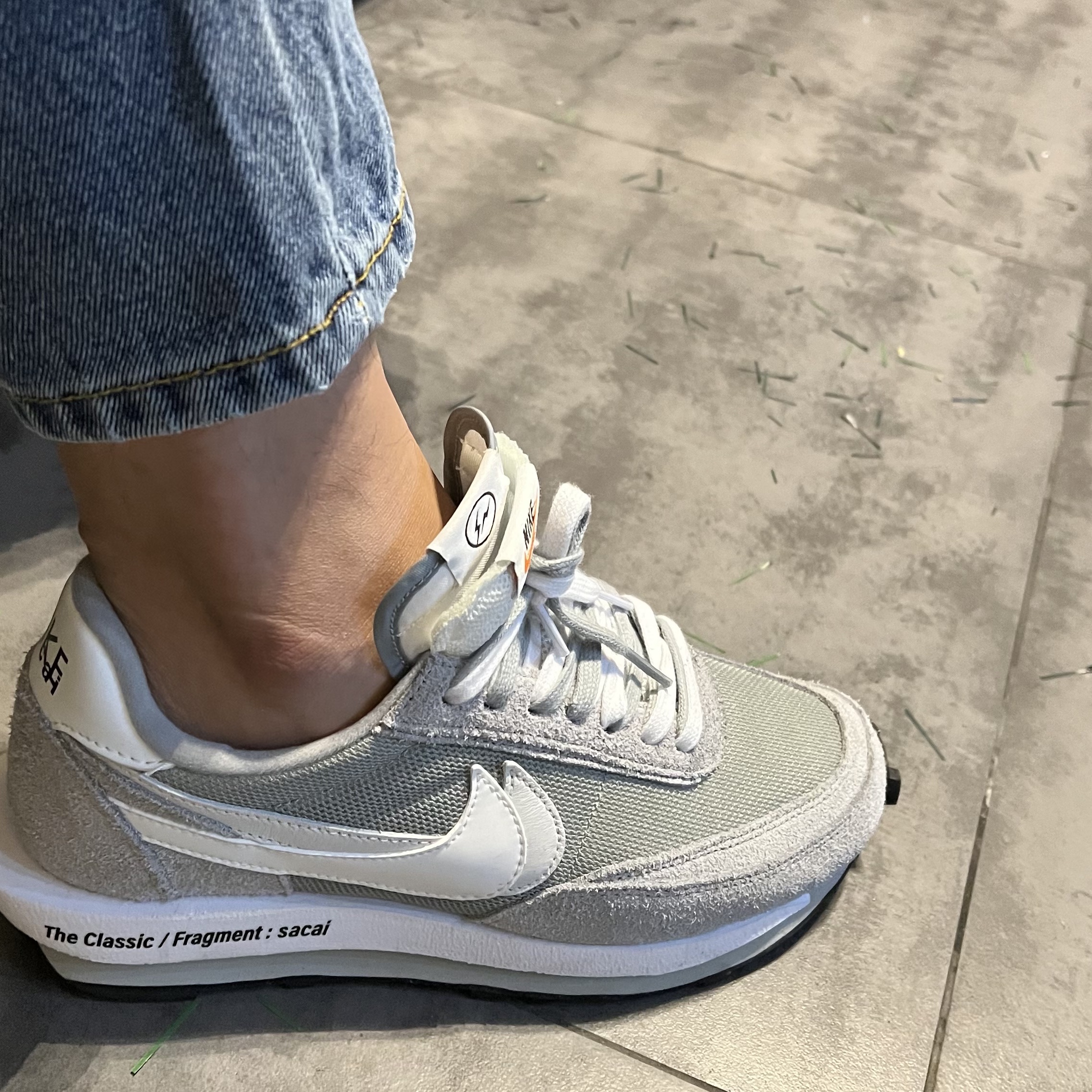 Nike x Sacai x Fragment LDWaffle Light Smoke Grey 착용 스타일 - 1