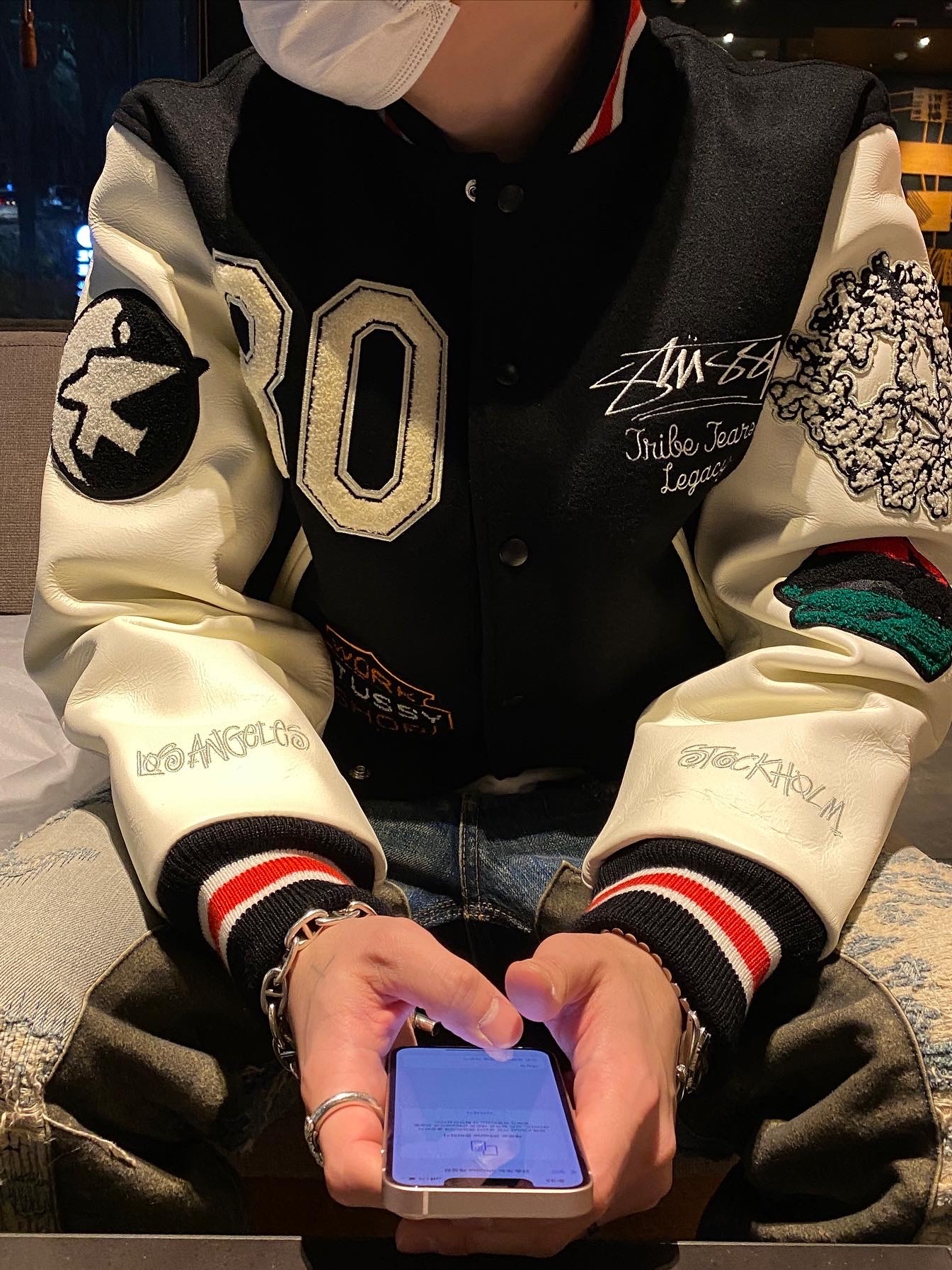 Stussy x Our Legacy x Denim Tears TTL Varsity Jacket Black, Jordan 1 x Travis Scott x Fragment Retro Low OG SP Military Blue 착용 스타일 - 1