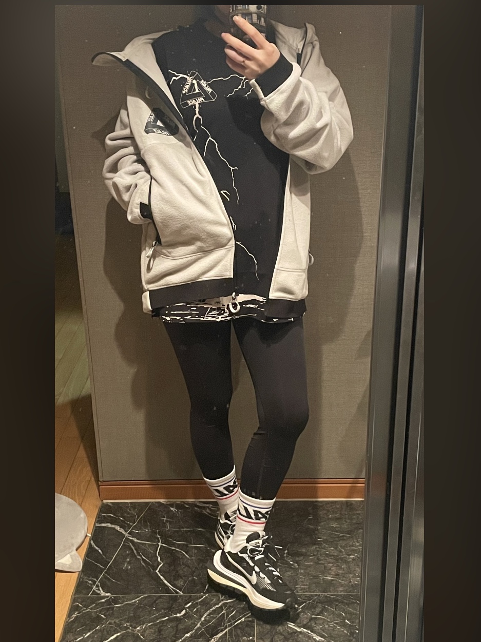 Palace Polar Fleece Asymmetric Jacket Stone - 21FW, Palace Tri-Strike T-Shirt Black - 21FW 착용 스타일 - 2