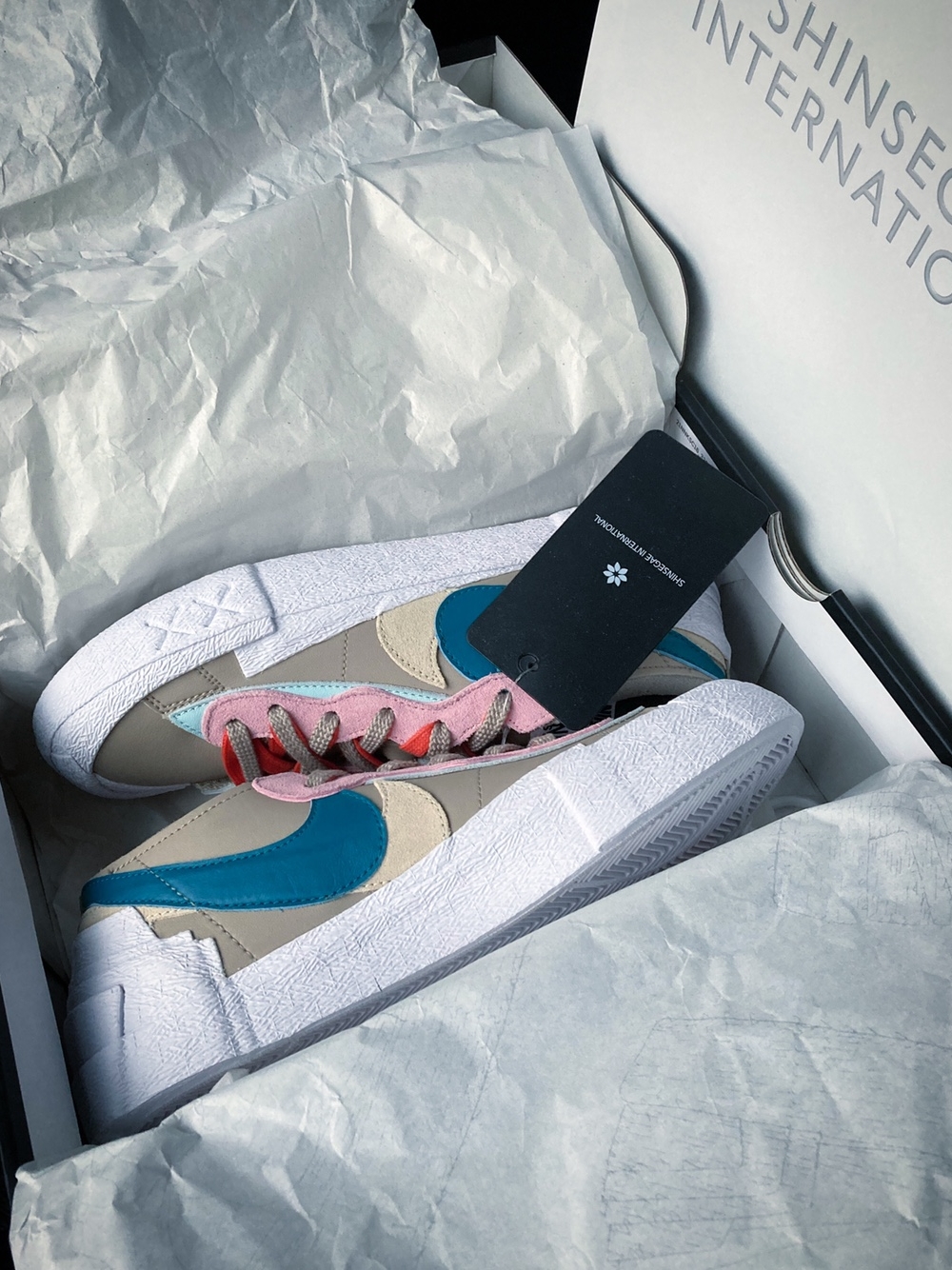 Nike x Sacai x Kaws Blazer Low Reed 착용 스타일