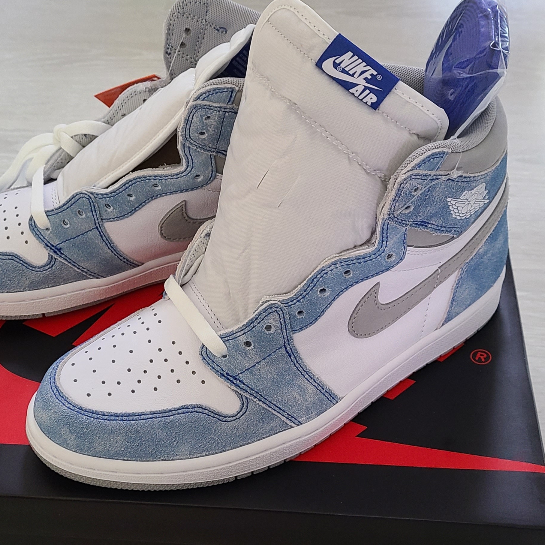 Jordan 1 Retro High OG Hyper Royal 착용 스타일