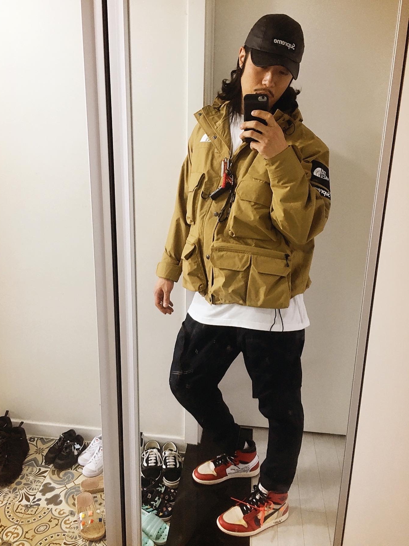 Jordan 1 x Off-White Retro High Chicago The Ten, Supreme x The North Face Cargo Jacket Gold - 20SS 착용 스타일 - 2