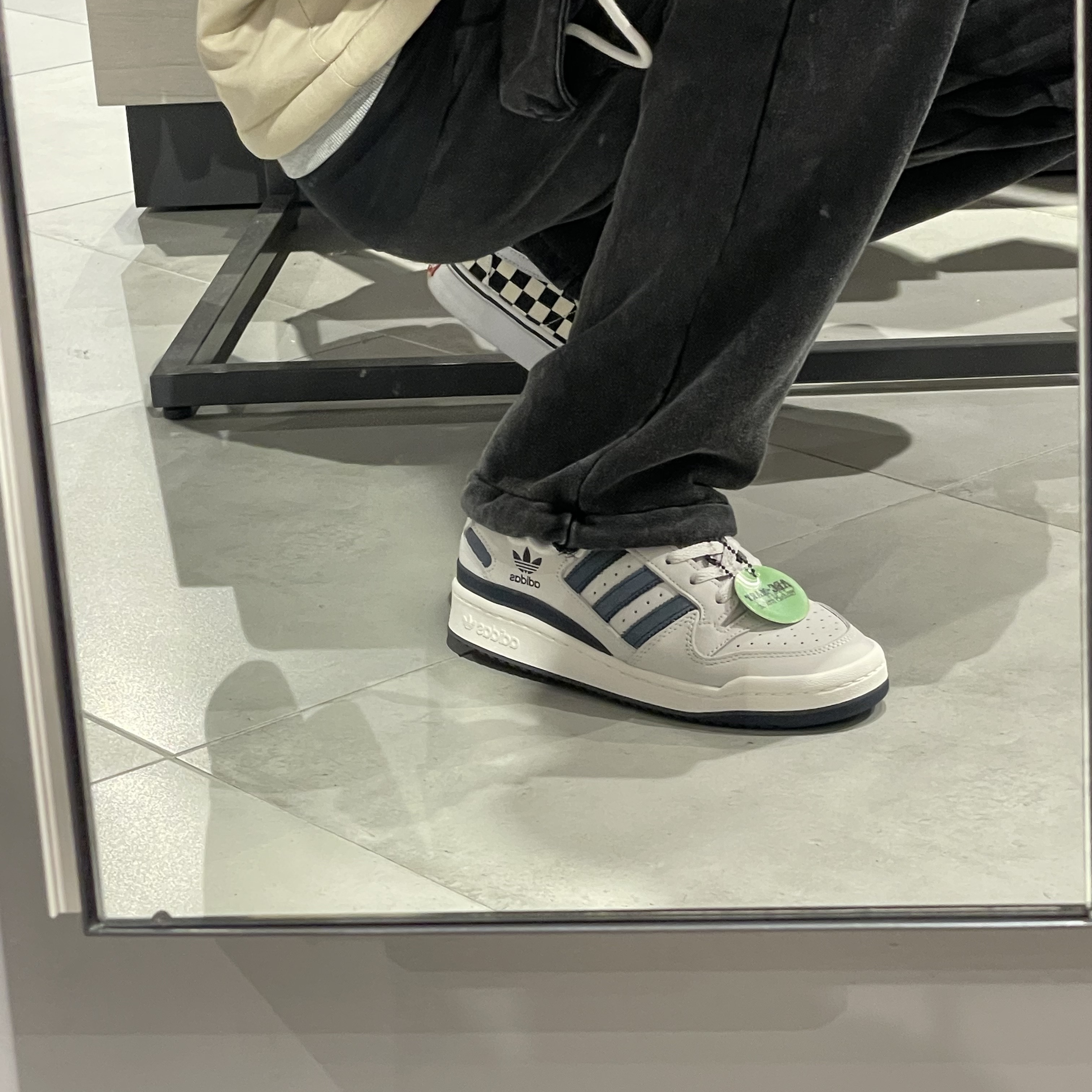 Adidas OG Forum 84 Low Blue Thread 착용 스타일