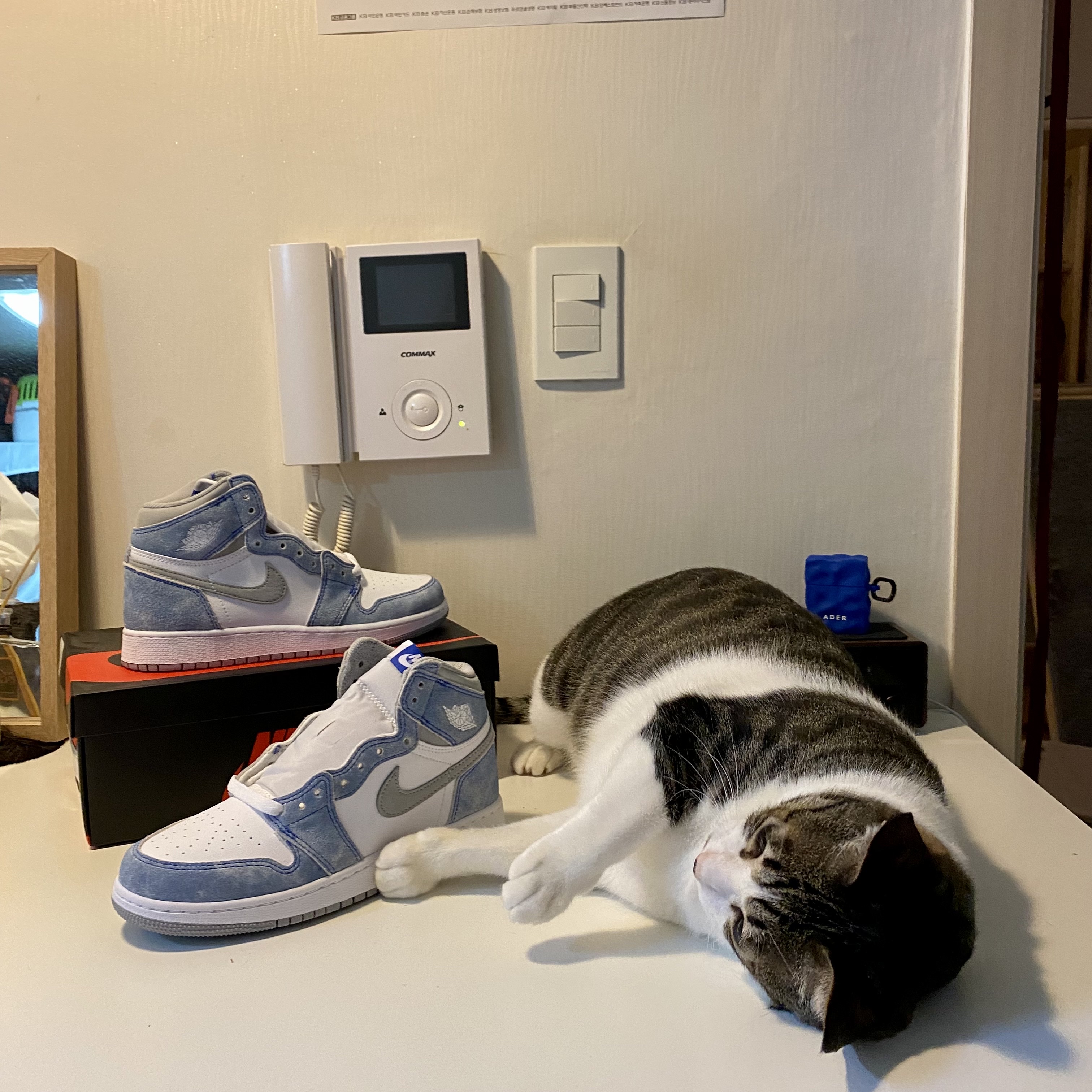 (GS) Jordan 1 Retro High OG Hyper Royal 착용 스타일 - 2