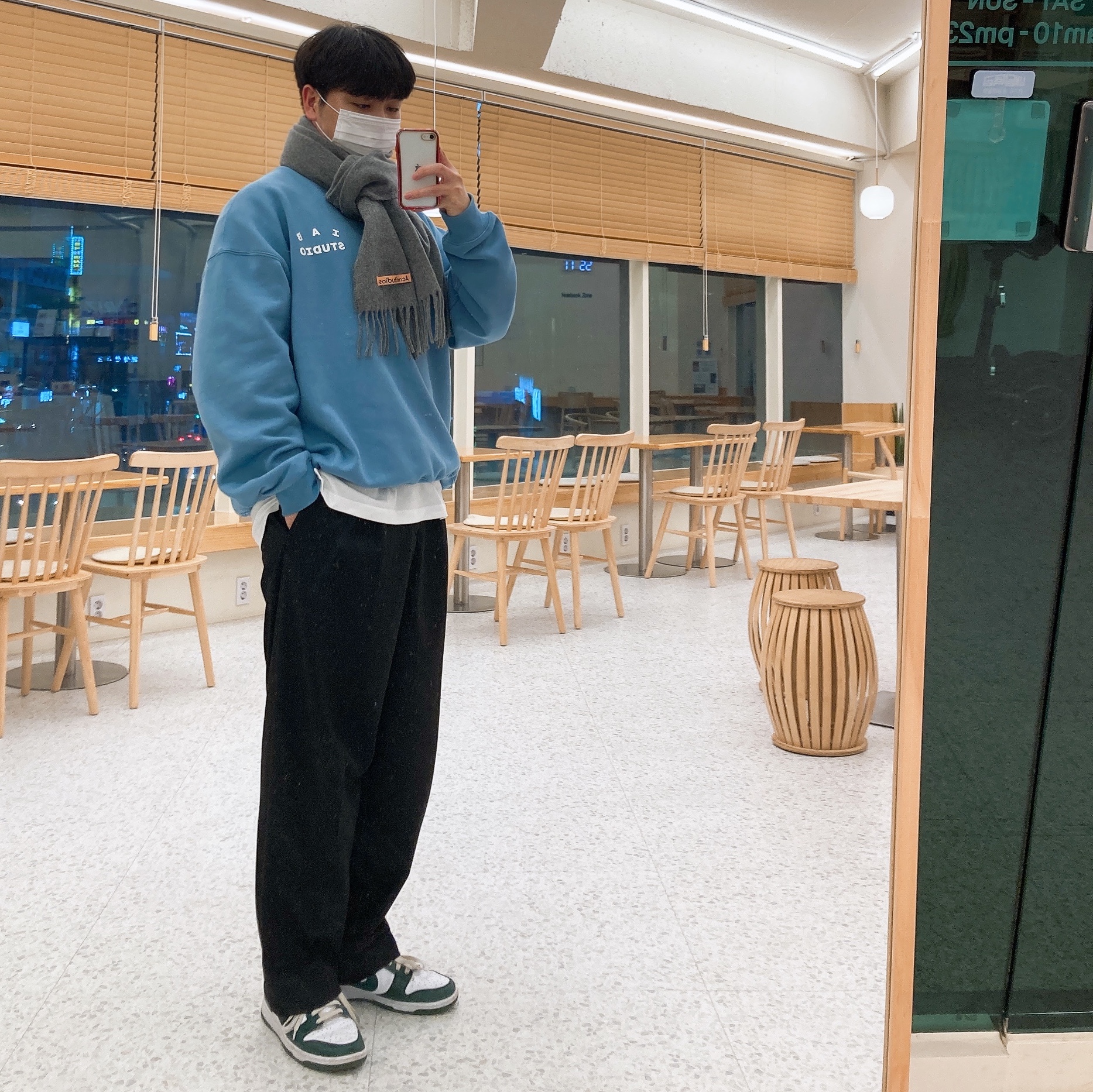 IAB Studio Crewneck Sky Blue, Acne Studios Canada Narrow New Wool Muffler Grey Melange 착용 스타일