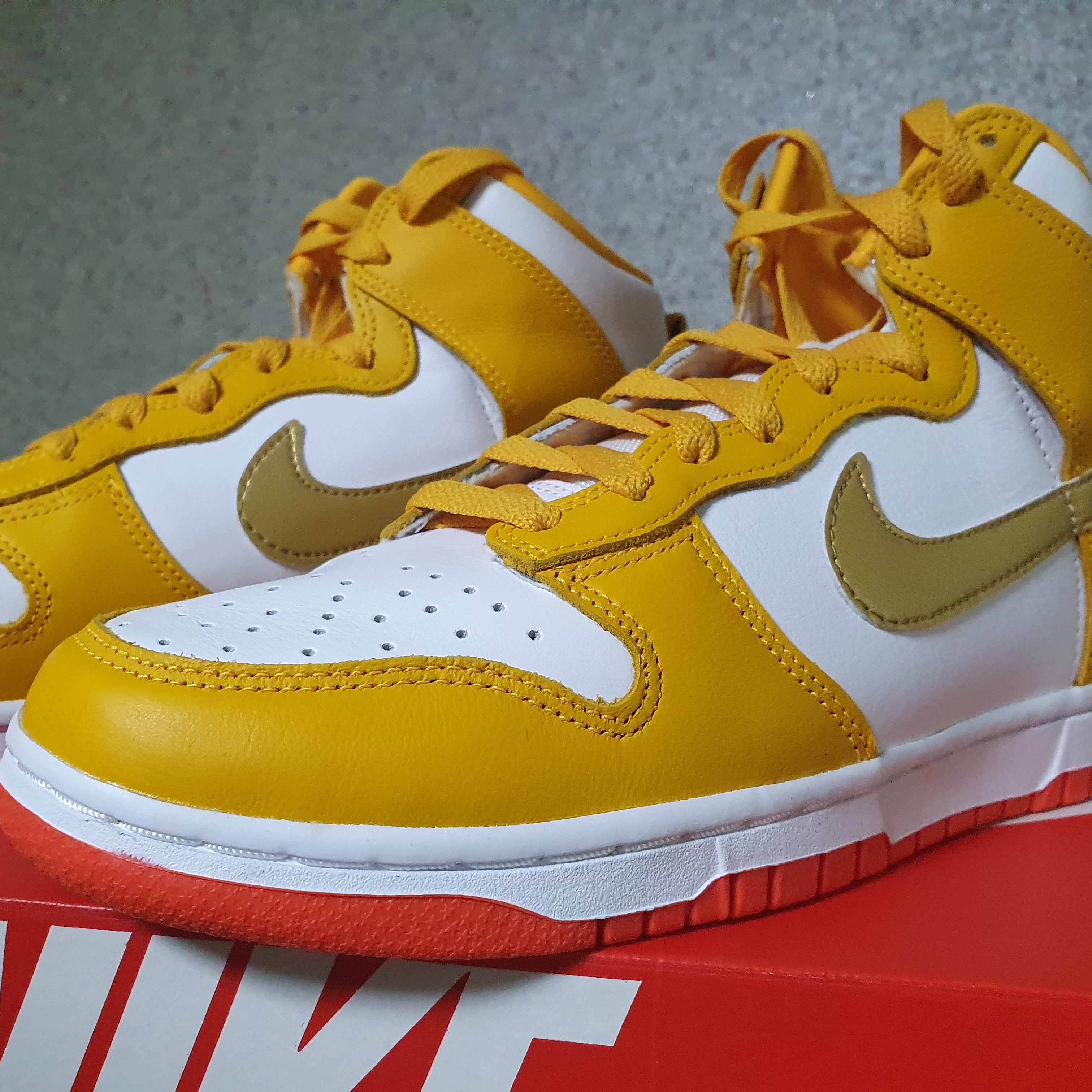 (W) Nike Dunk High University Gold 착용 스타일