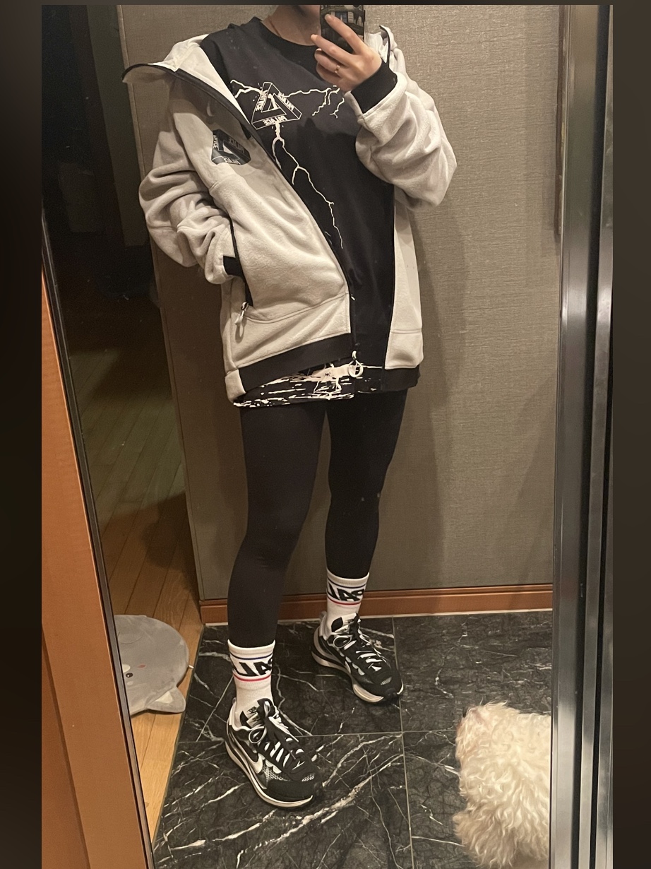 Palace Polar Fleece Asymmetric Jacket Stone - 21FW, Palace Tri-Strike T-Shirt Black - 21FW 착용 스타일 - 1