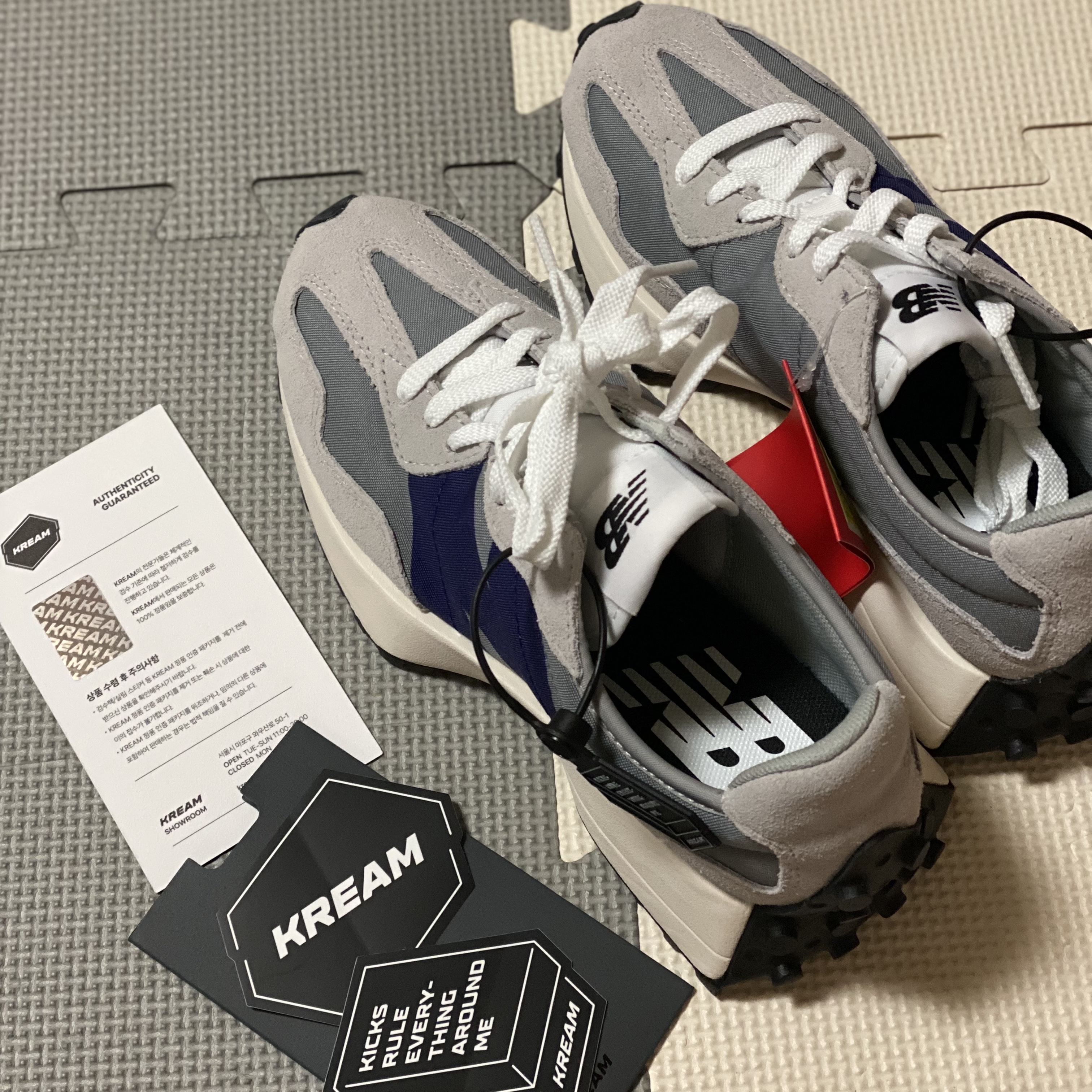 New Balance 327 Grey Purple 착용 스타일