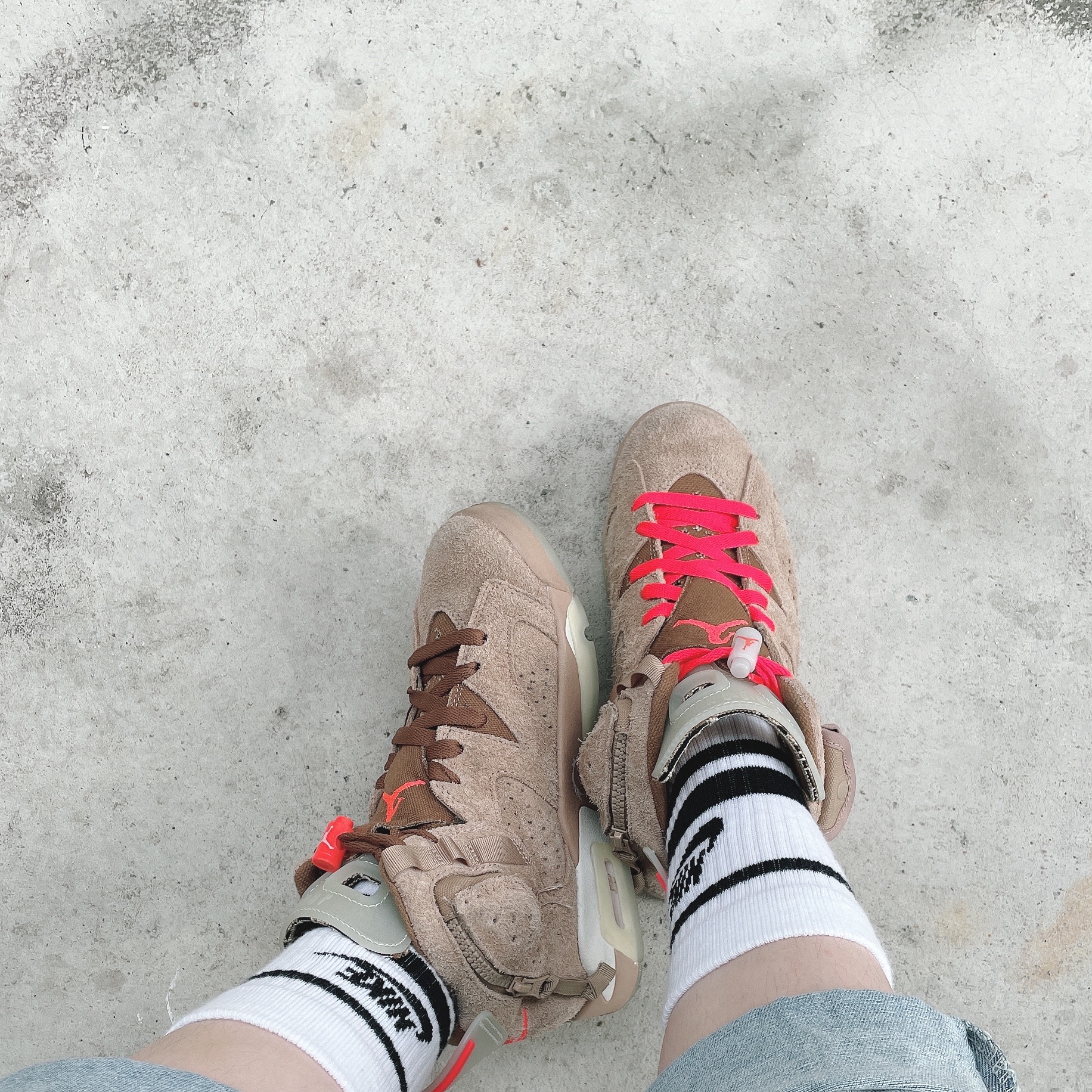 Jordan 6 x Travis Scott Retro SP British Khaki 착용 스타일 - 2