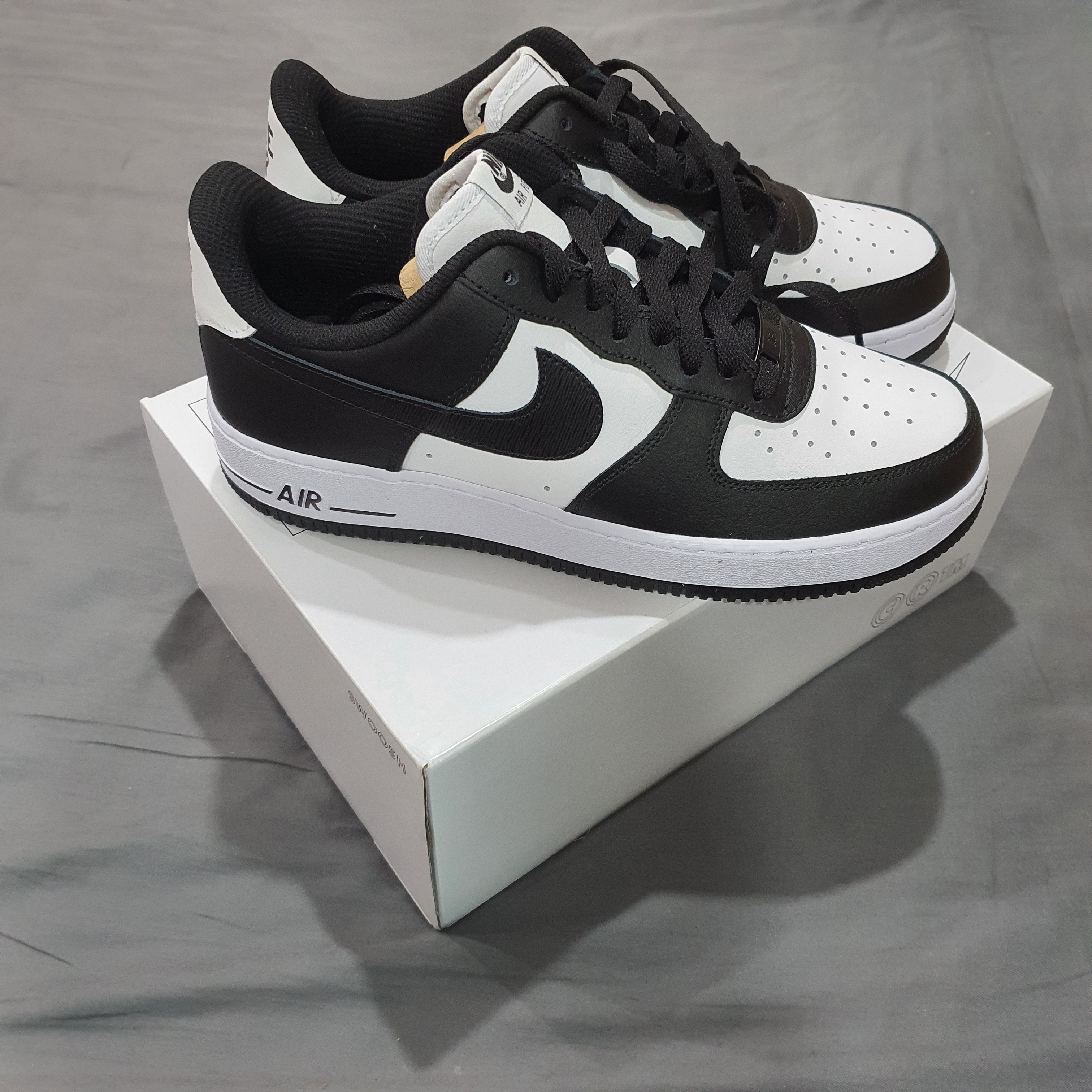 Nike Air Force 1 '07 Low White, Nike Dunk Low Retro Black 착용 스타일 - 1